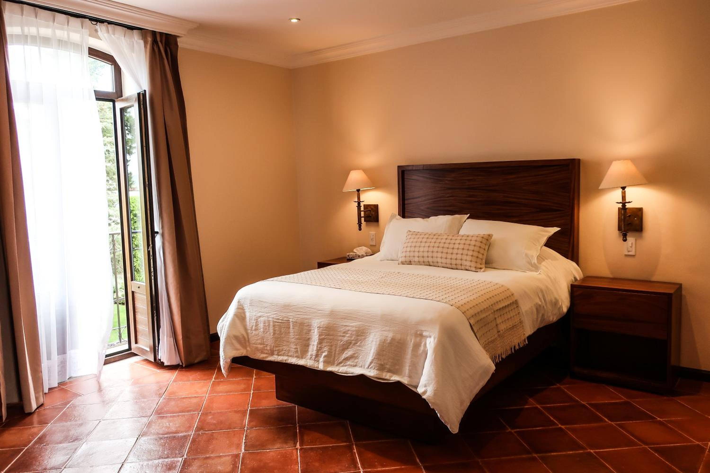 Queen Room with Garden View - Photo 1