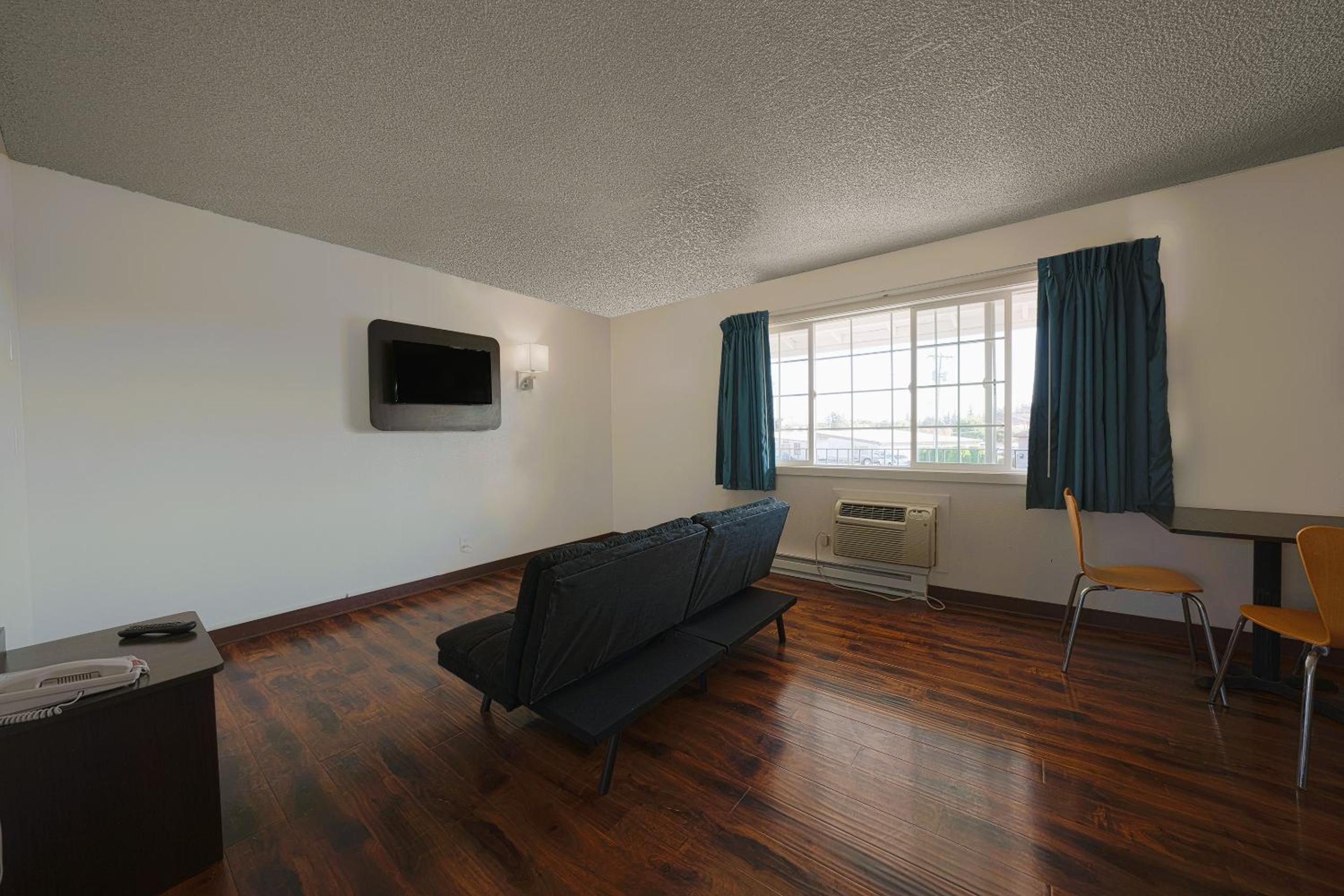 Premium King Bed with Kitchenette photo 3