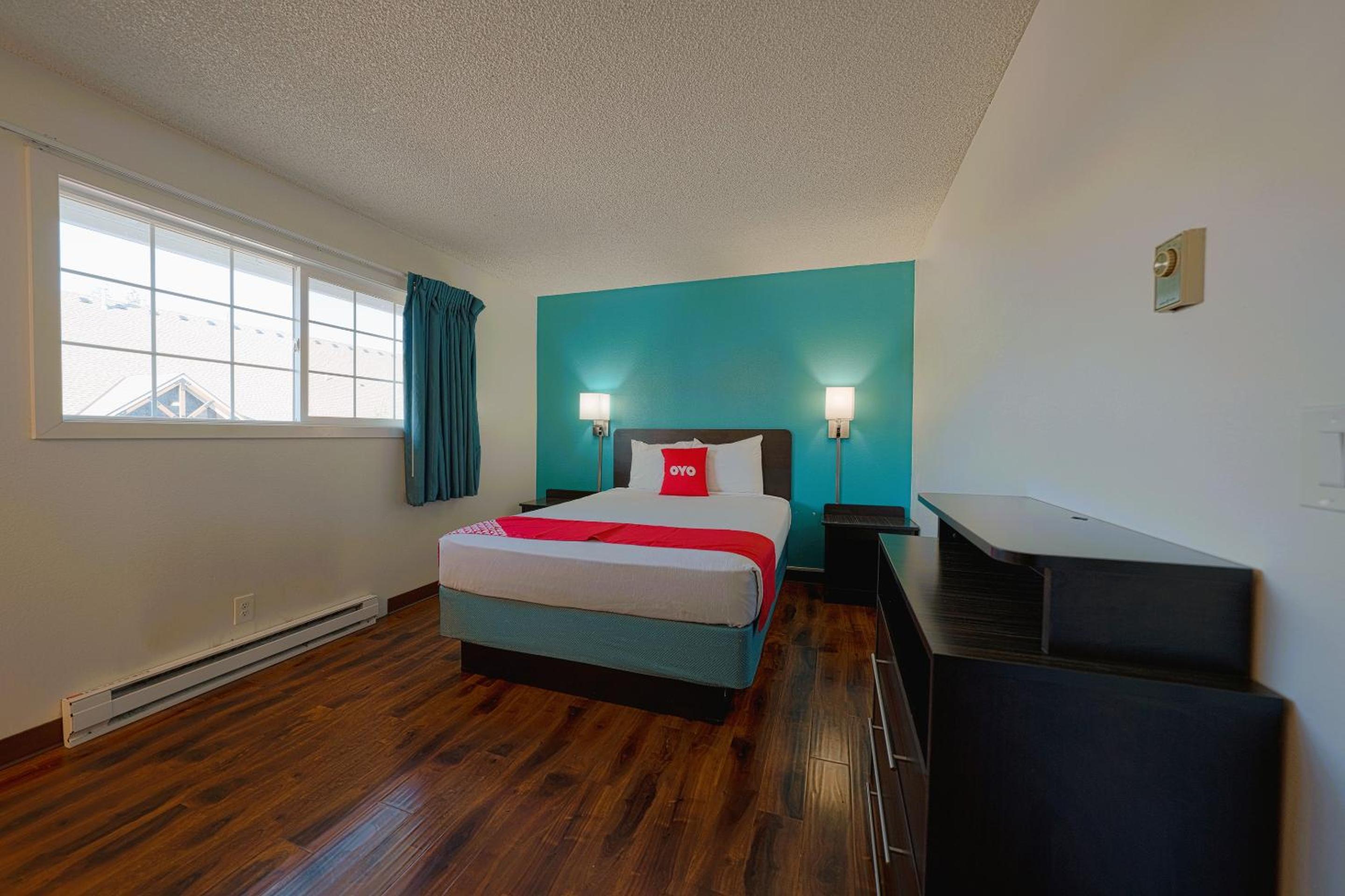 Premium Queen Bed with Kitchenette photo 1