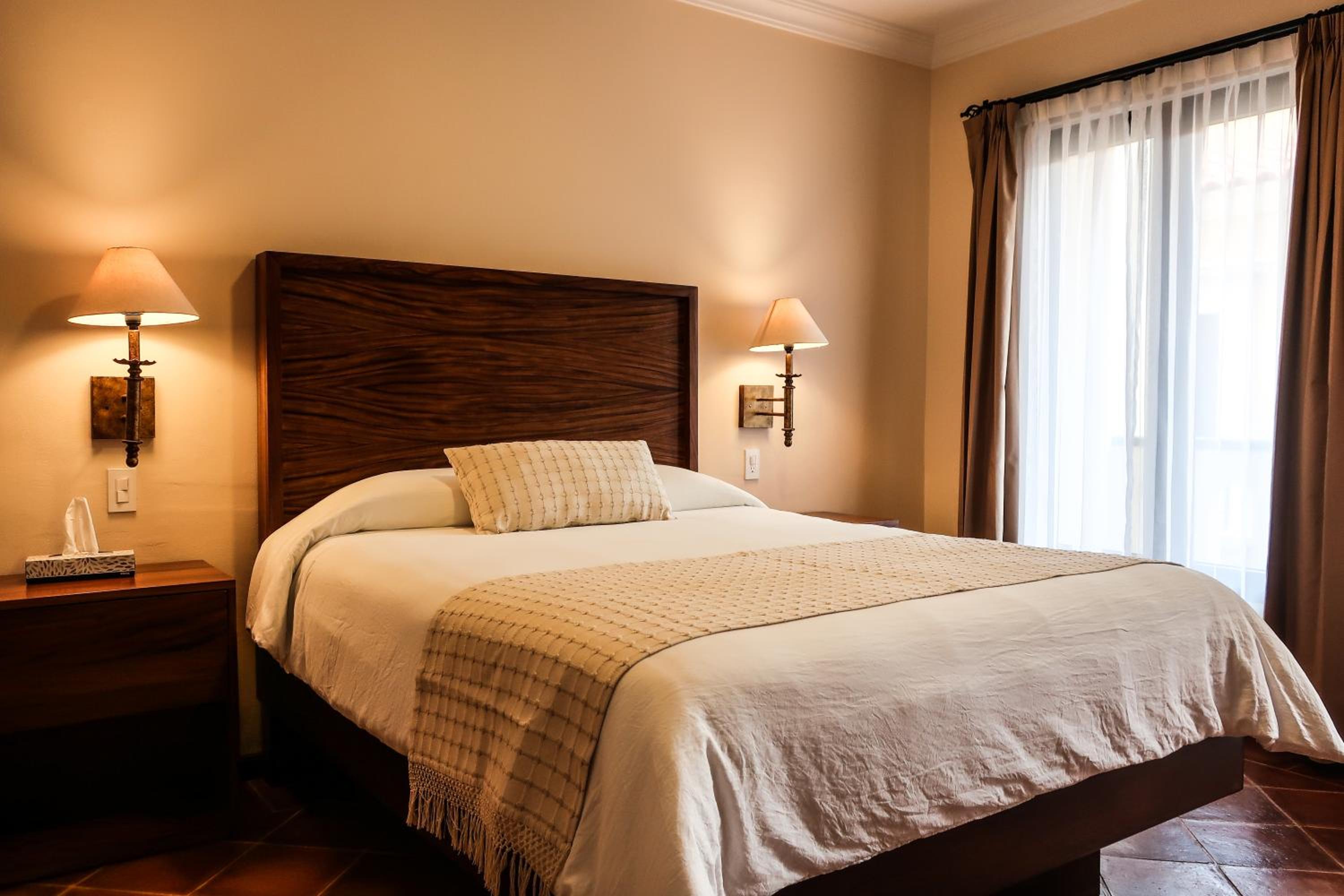 Standard Queen Room - Photo 5