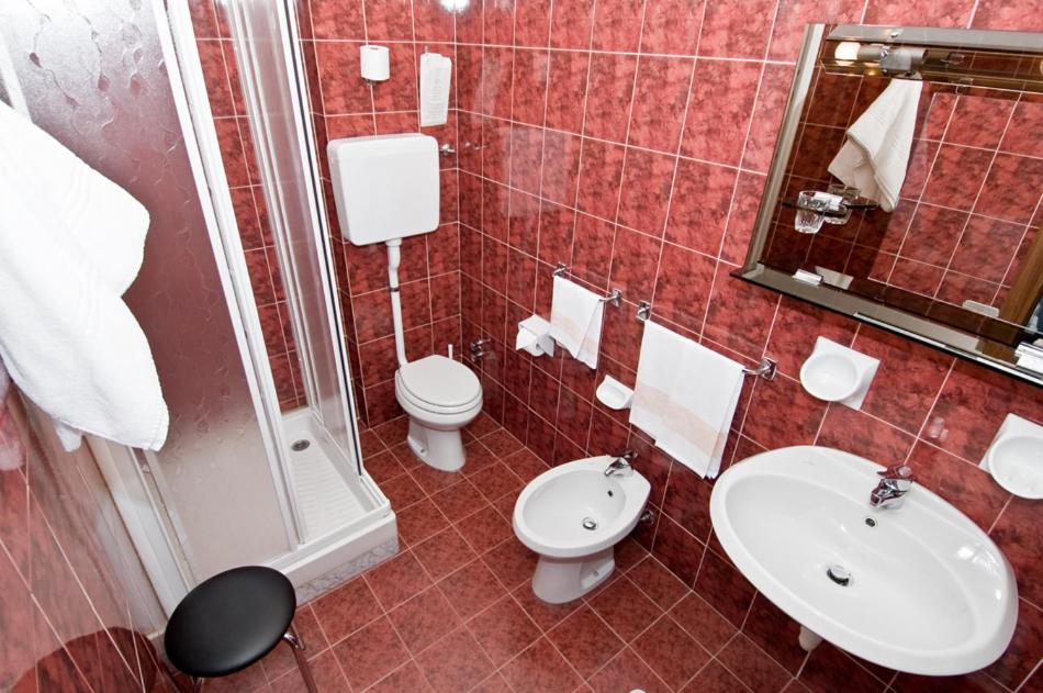 Twin Room - Photo 2
