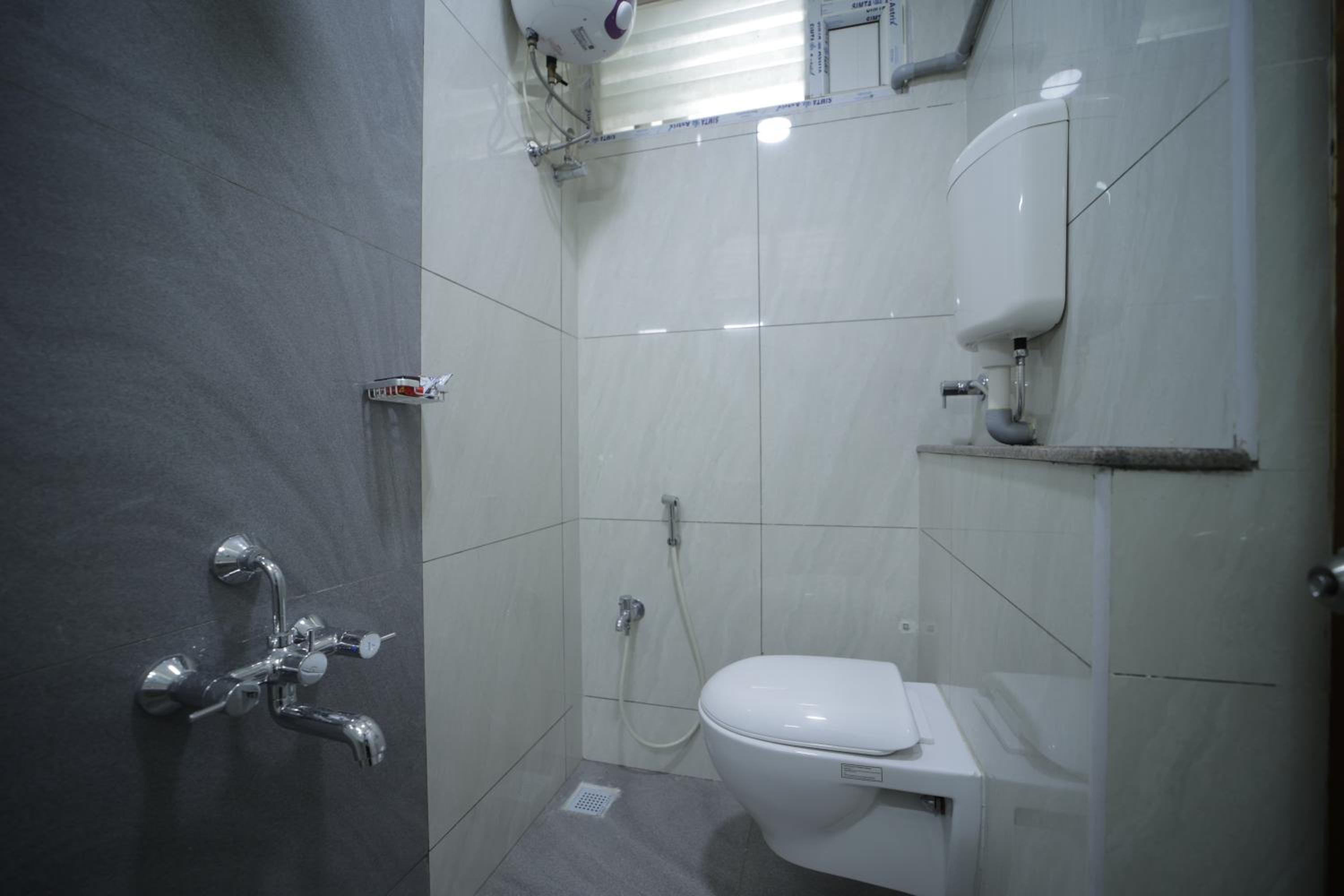 Deluxe Room - Photo 5