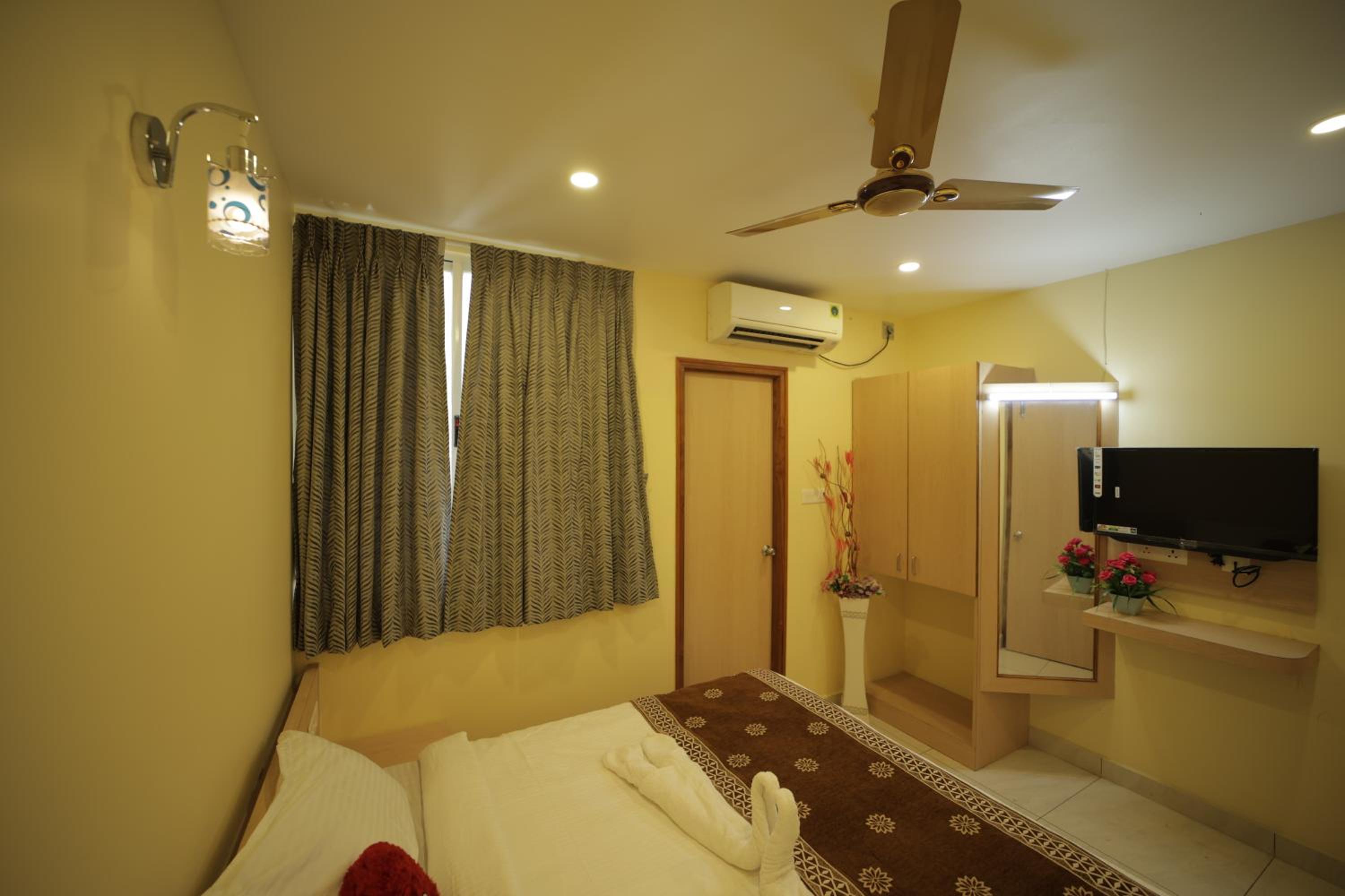 Deluxe Room - Photo 6