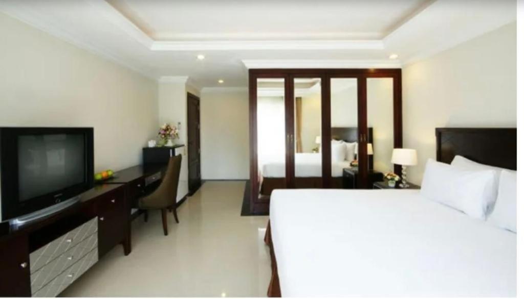 Deluxe Queen Room - Photo 1