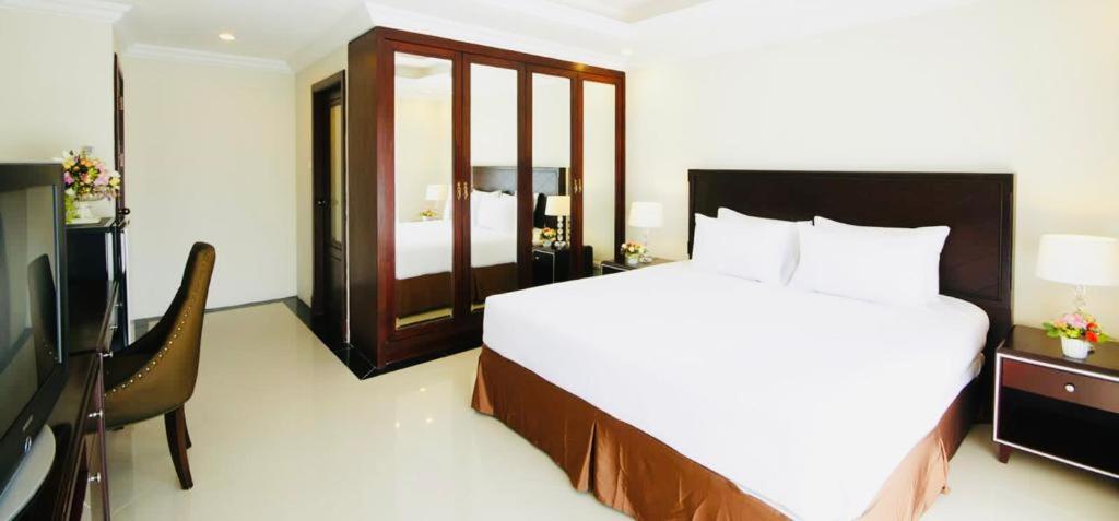 Deluxe Queen Room - Photo 3