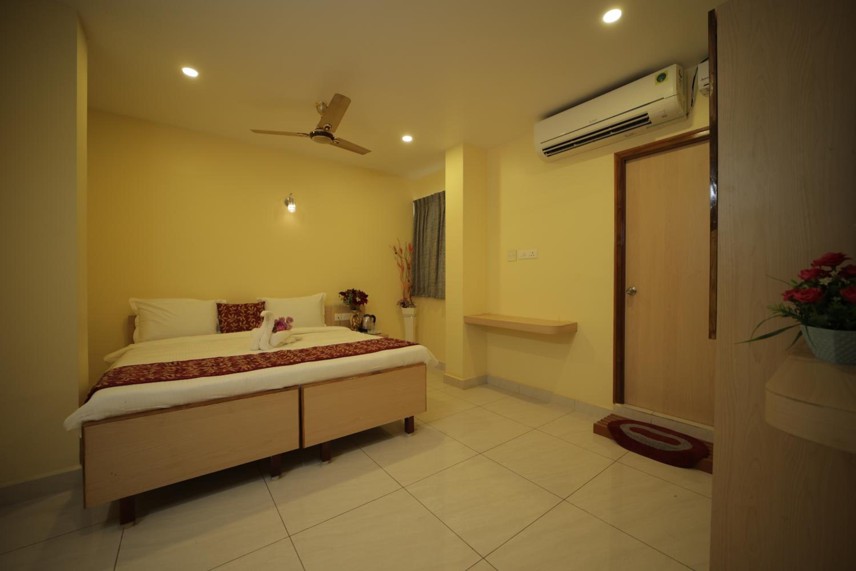 Deluxe Room - Photo 8