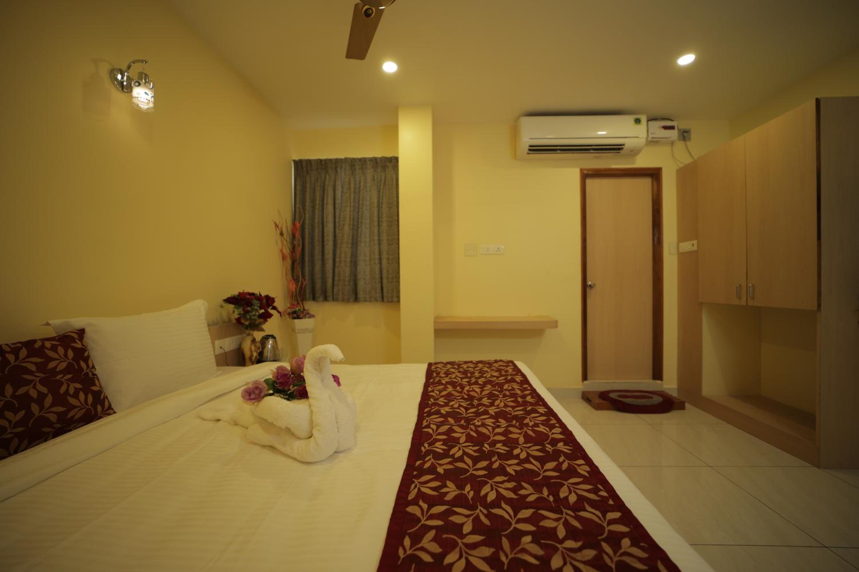 Deluxe Room - Photo 7