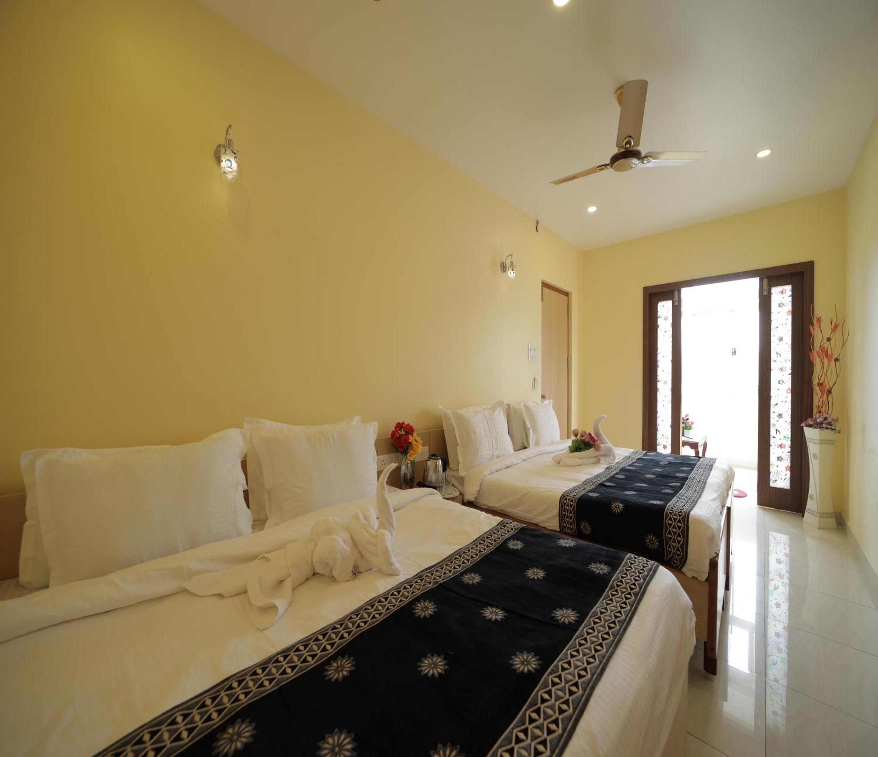 Suite - Photo 1