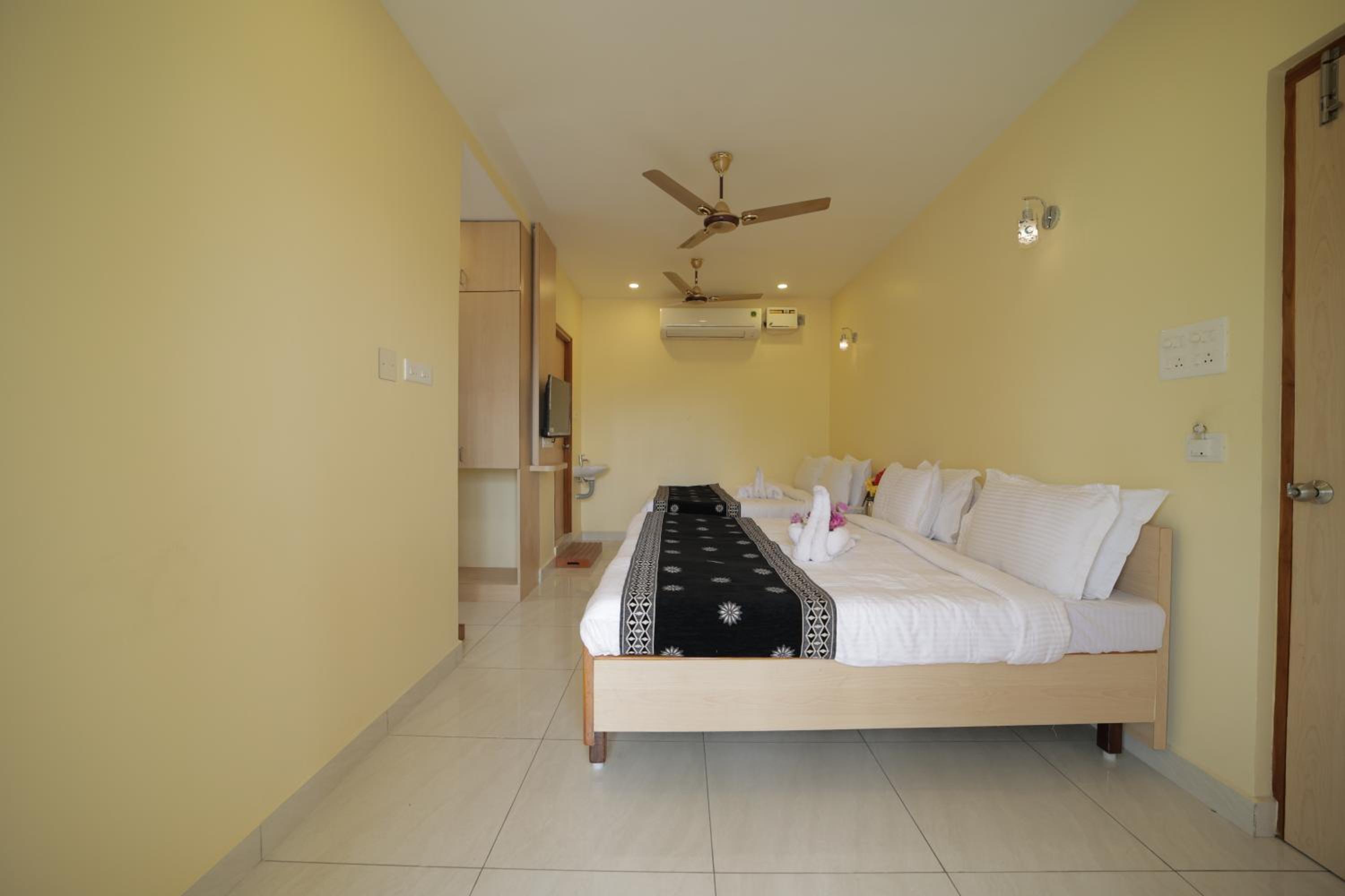 Suite - Photo 3