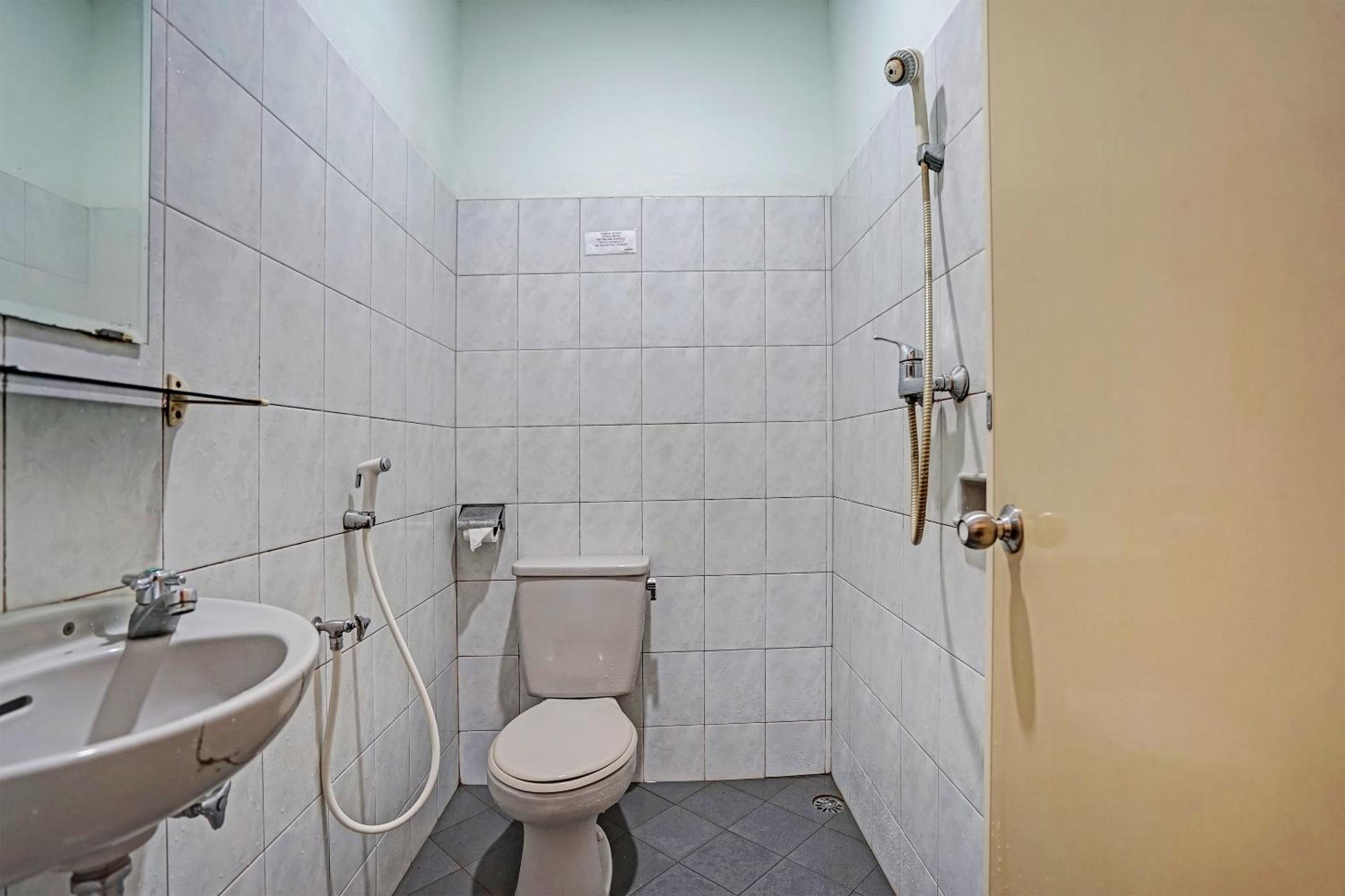 Standard Single Room - Photo 3