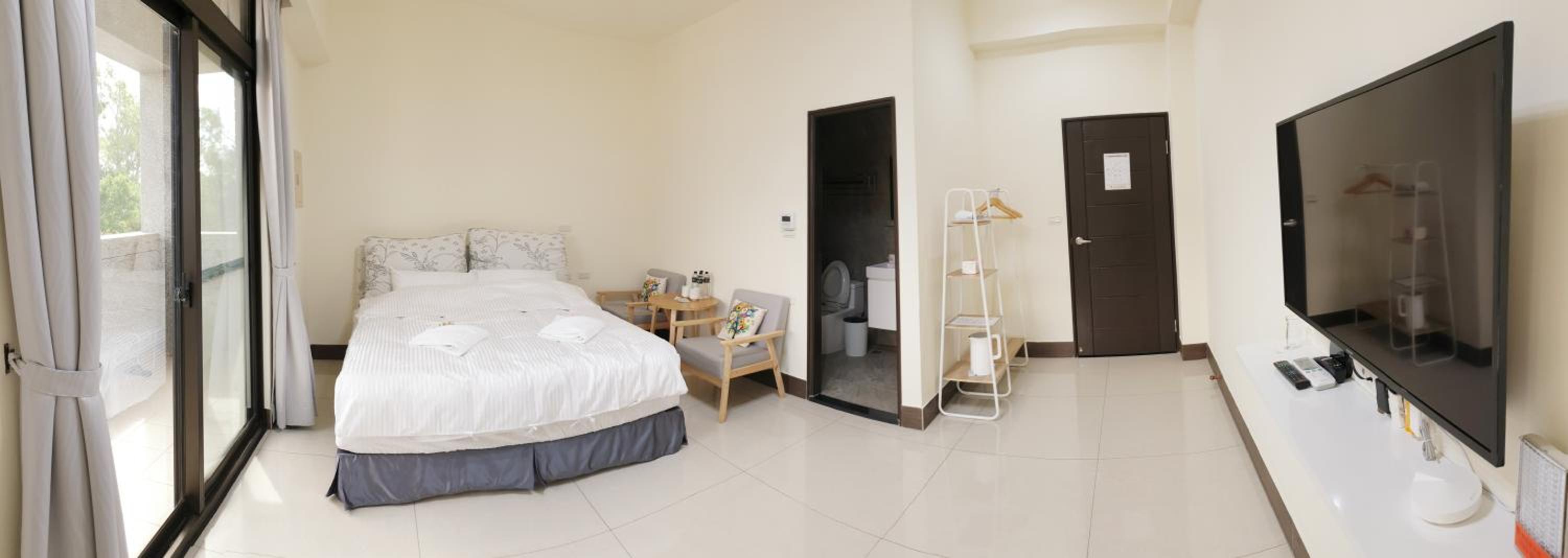 King Room with Balcony photo 1