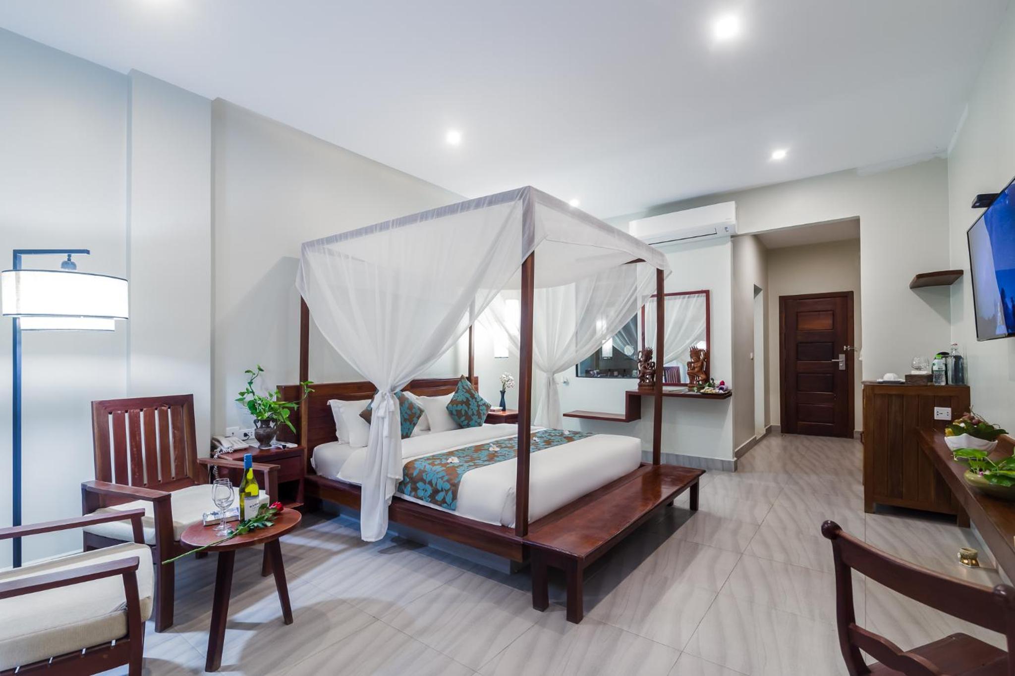 Deluxe Double Room with Balcony - Photo 3