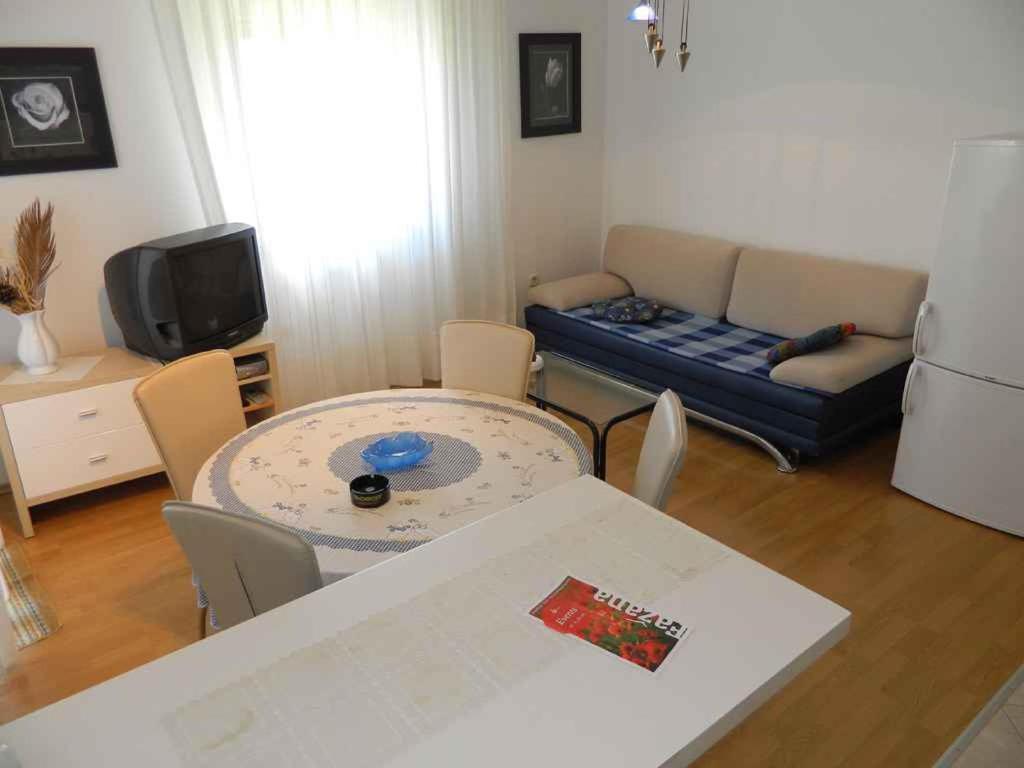 Apartment photo 2