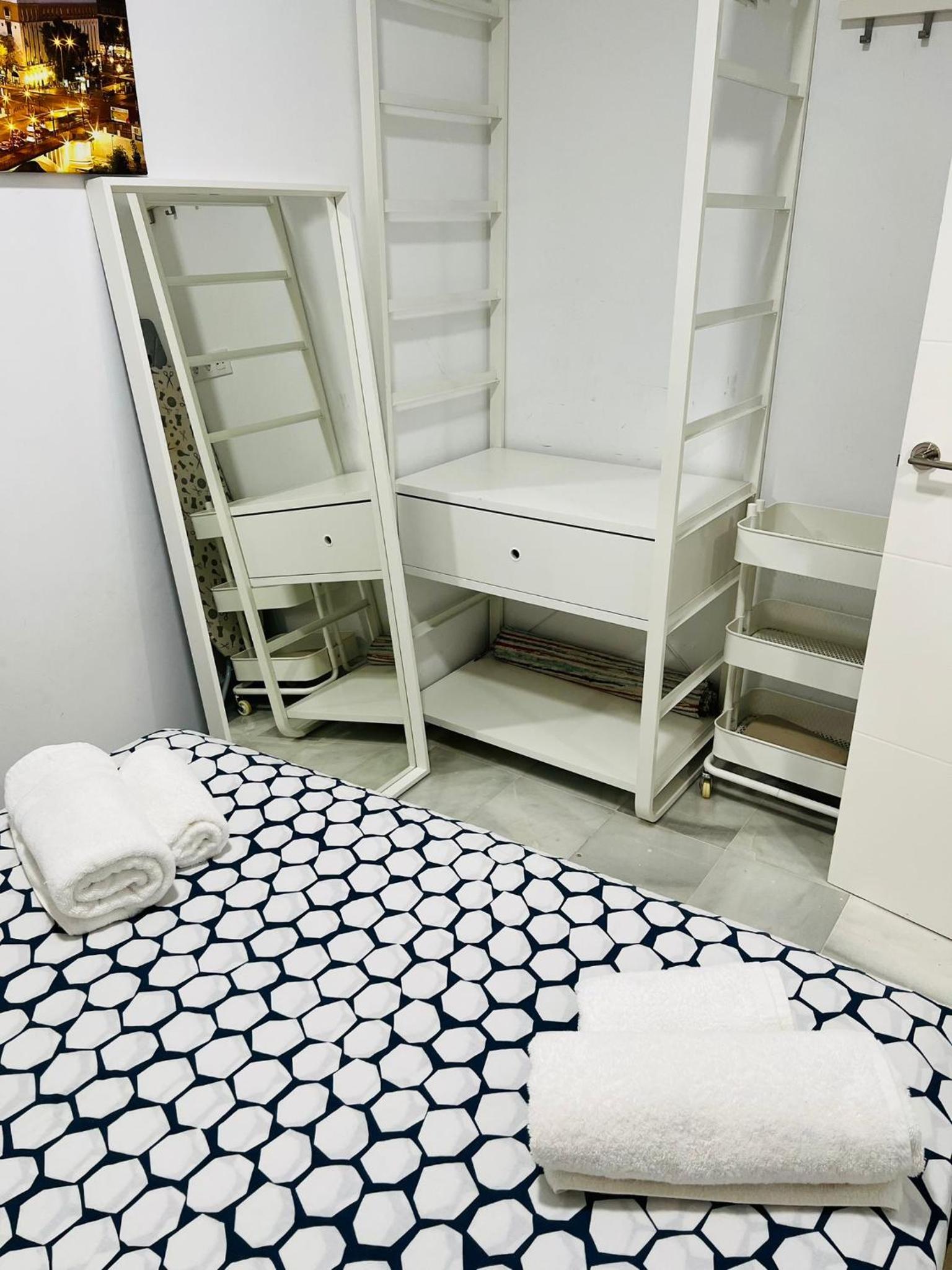 One-Bedroom Apartment - Photo 6