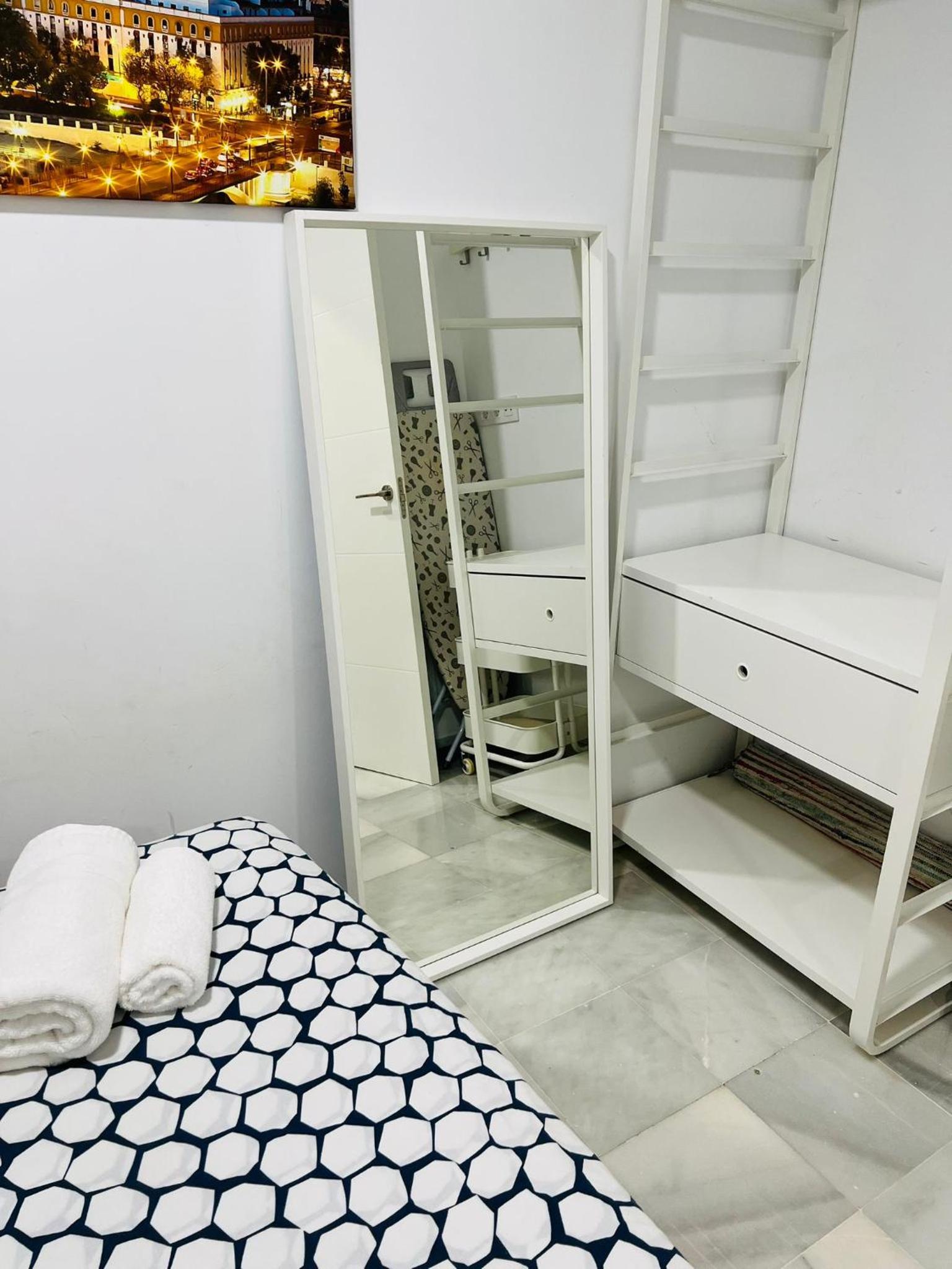One-Bedroom Apartment - Photo 2