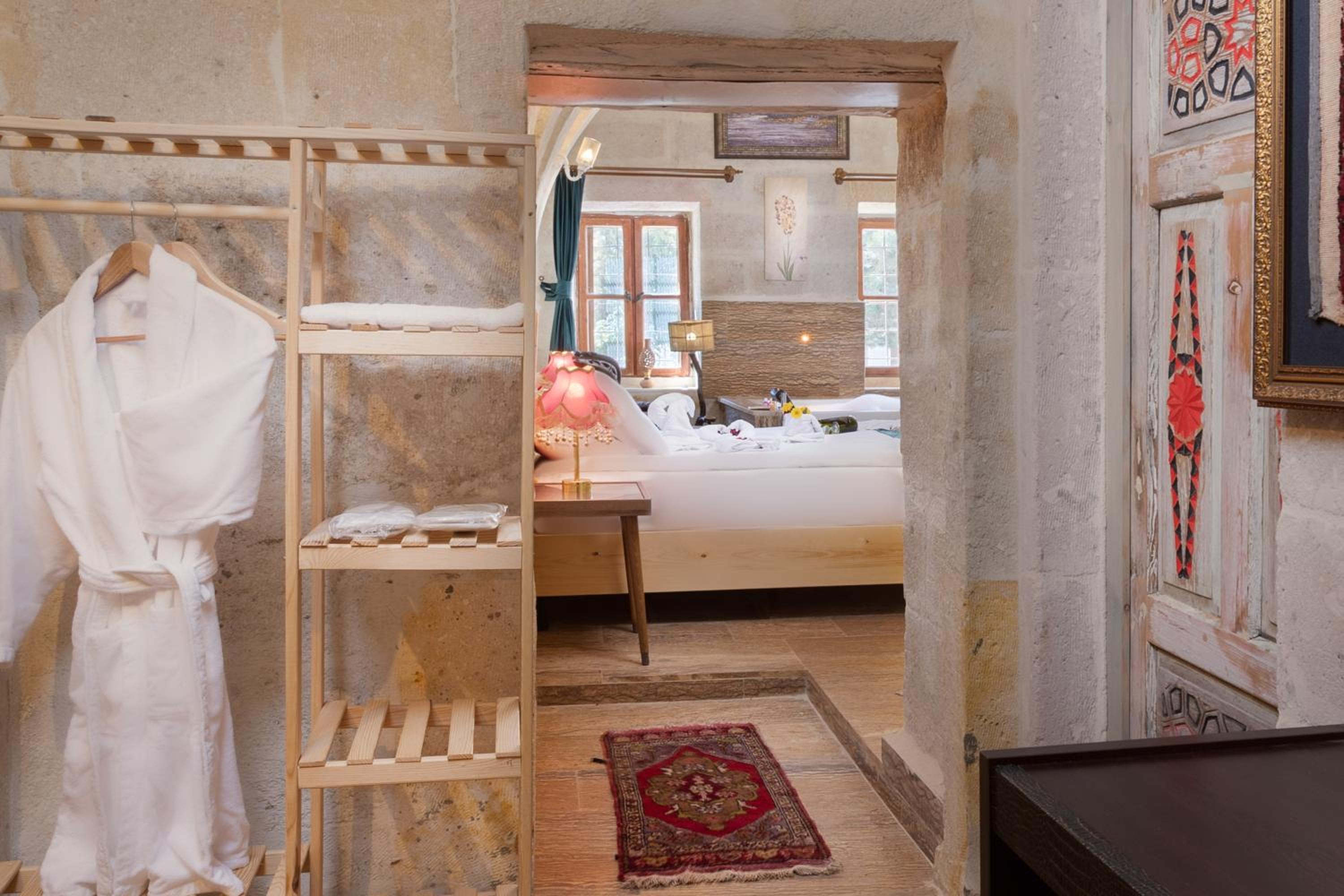 Deluxe Room - Photo 4