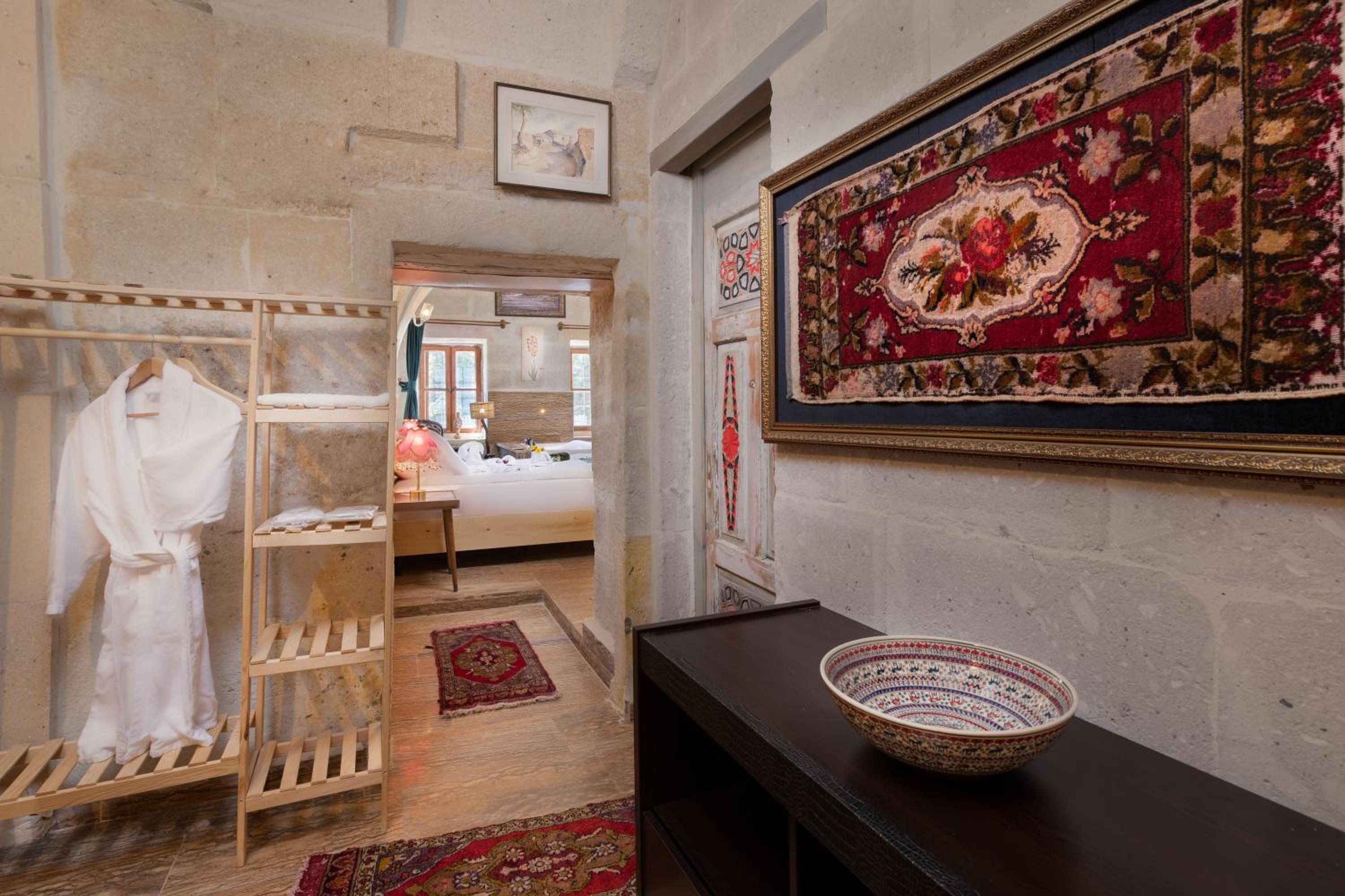 Deluxe Room - Photo 2