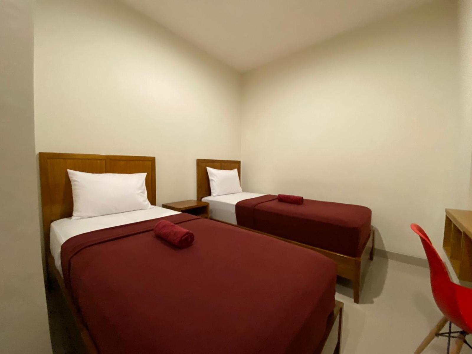 Standard Twin Room - Photo 1