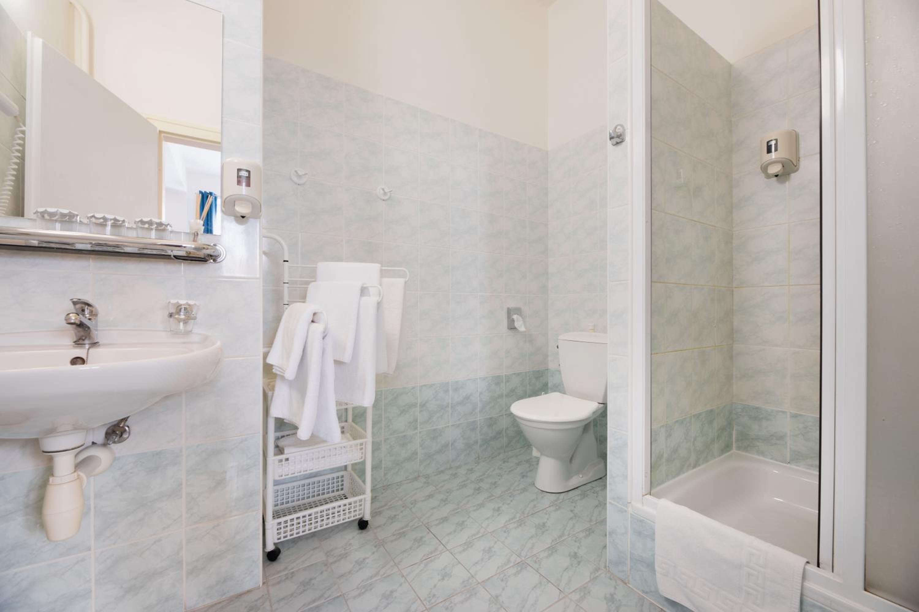 Small Double Room - Photo 6