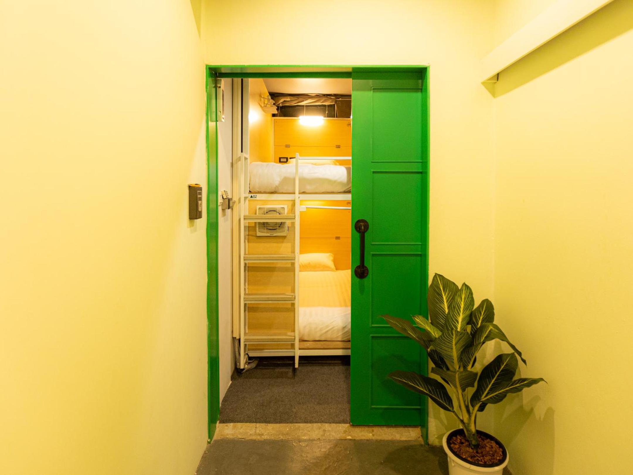 Single Bed in Mixed Dormitory Room photo 1