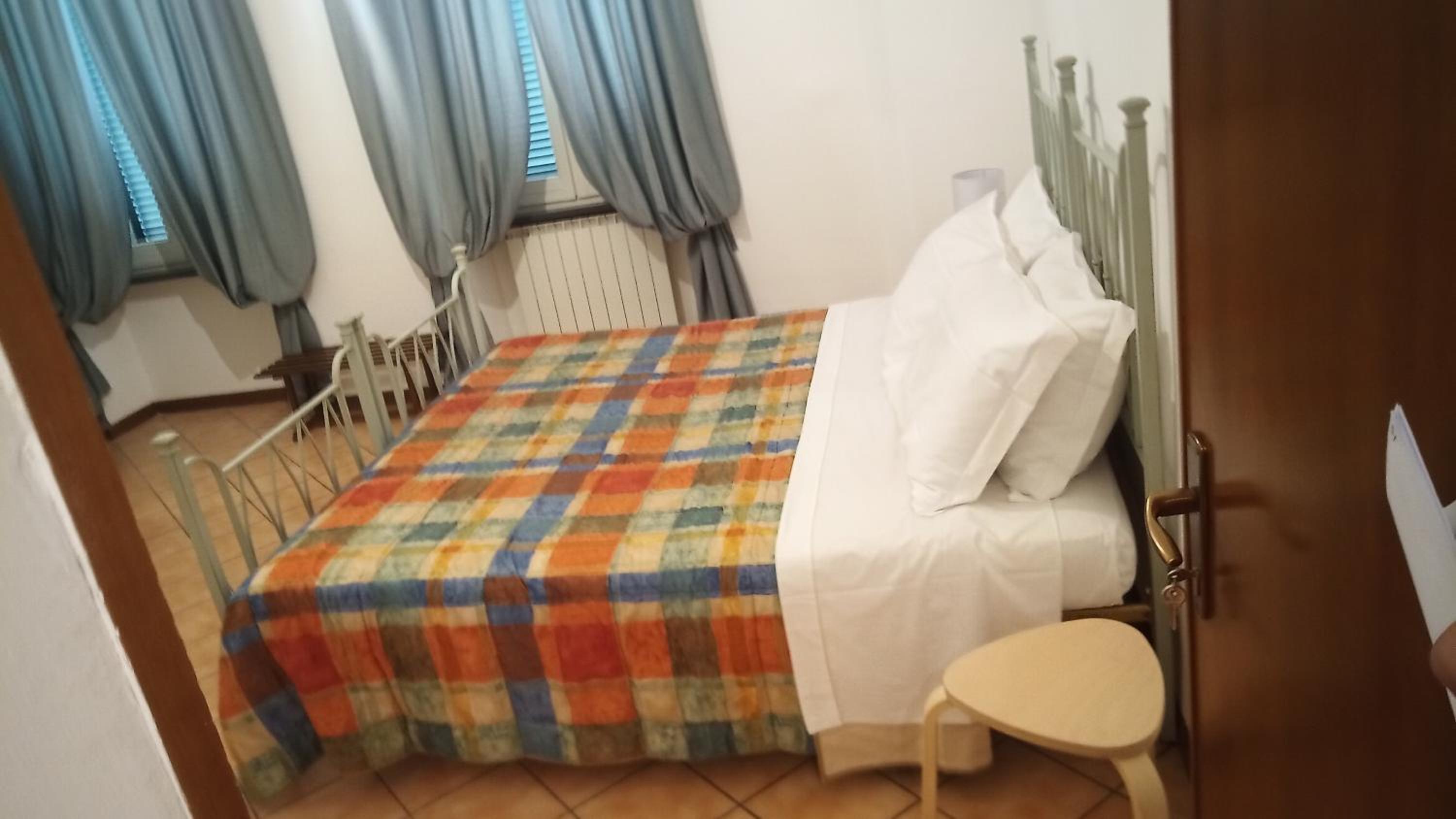 Double or Twin Room with Private External Bathroom - Photo 8