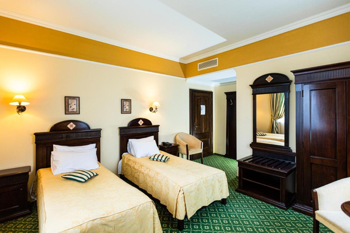 Twin Room with Balcony photo 2