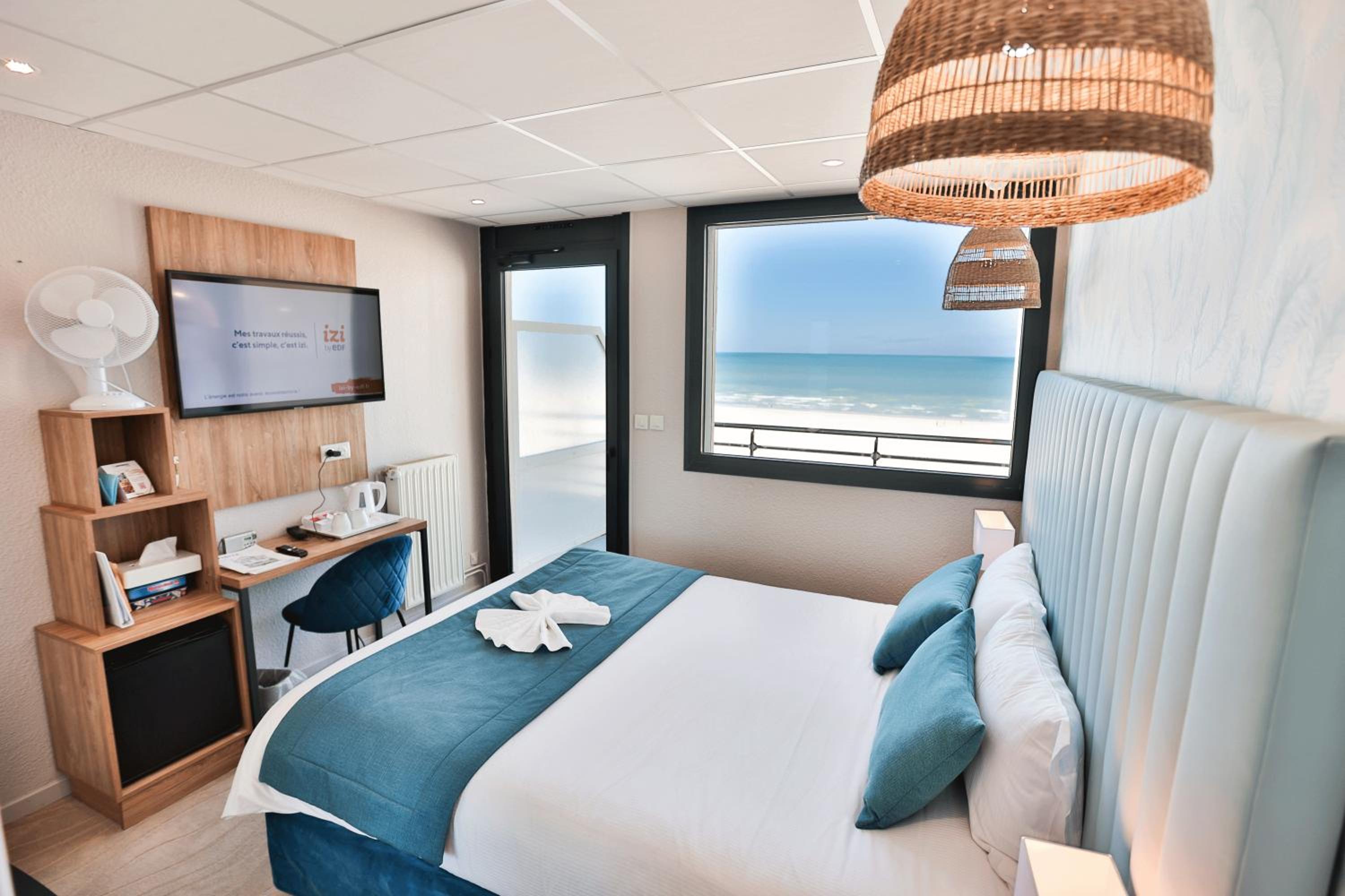 Superior Double Room with Sea View - Photo 7