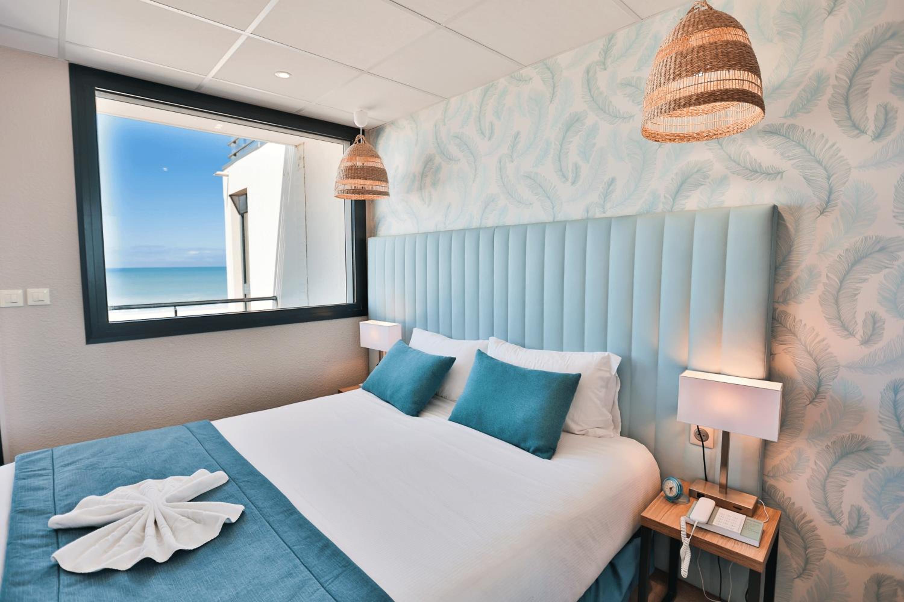 Superior Double Room with Sea View - Photo 4