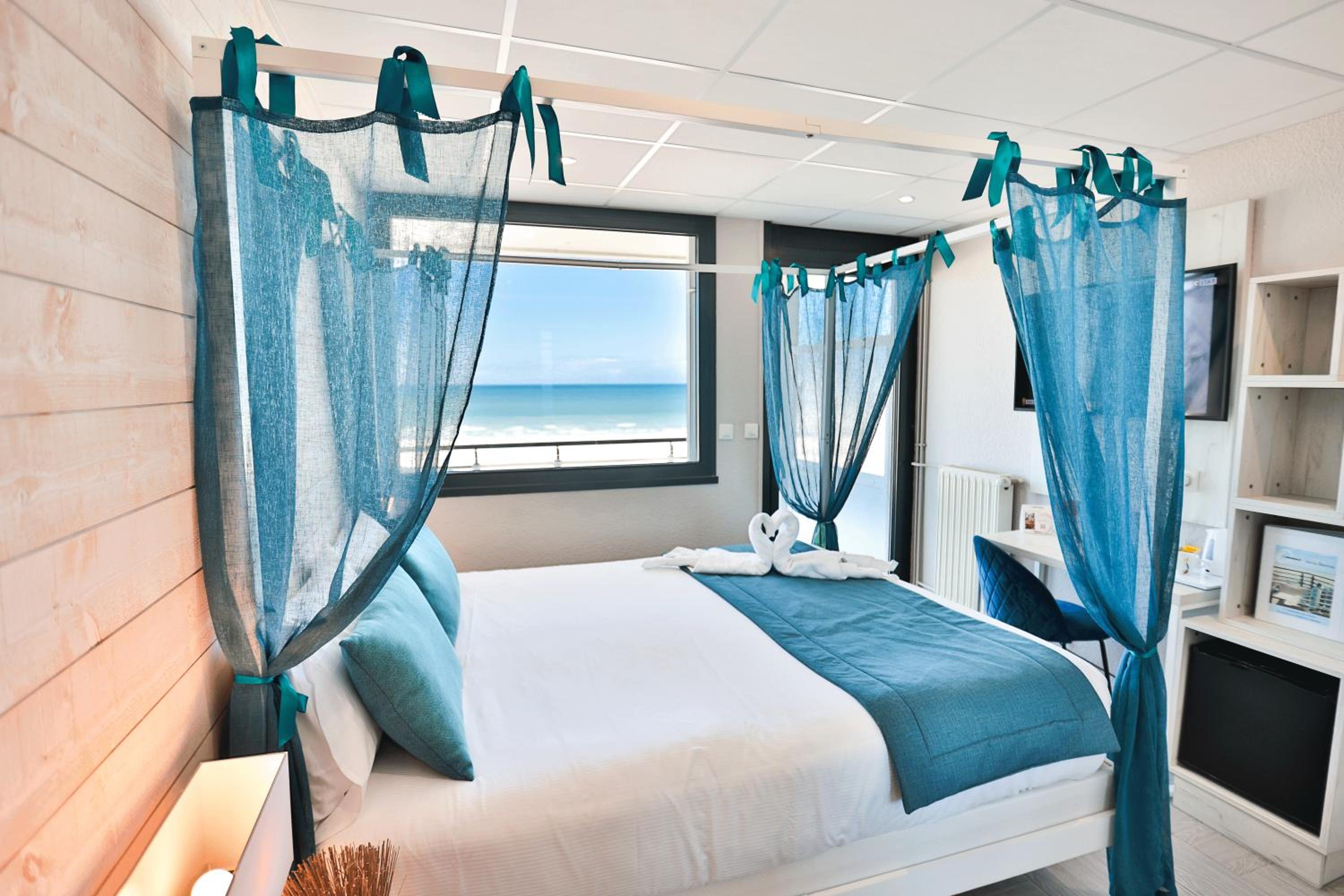 Superior Double Room with Sea View - Photo 1