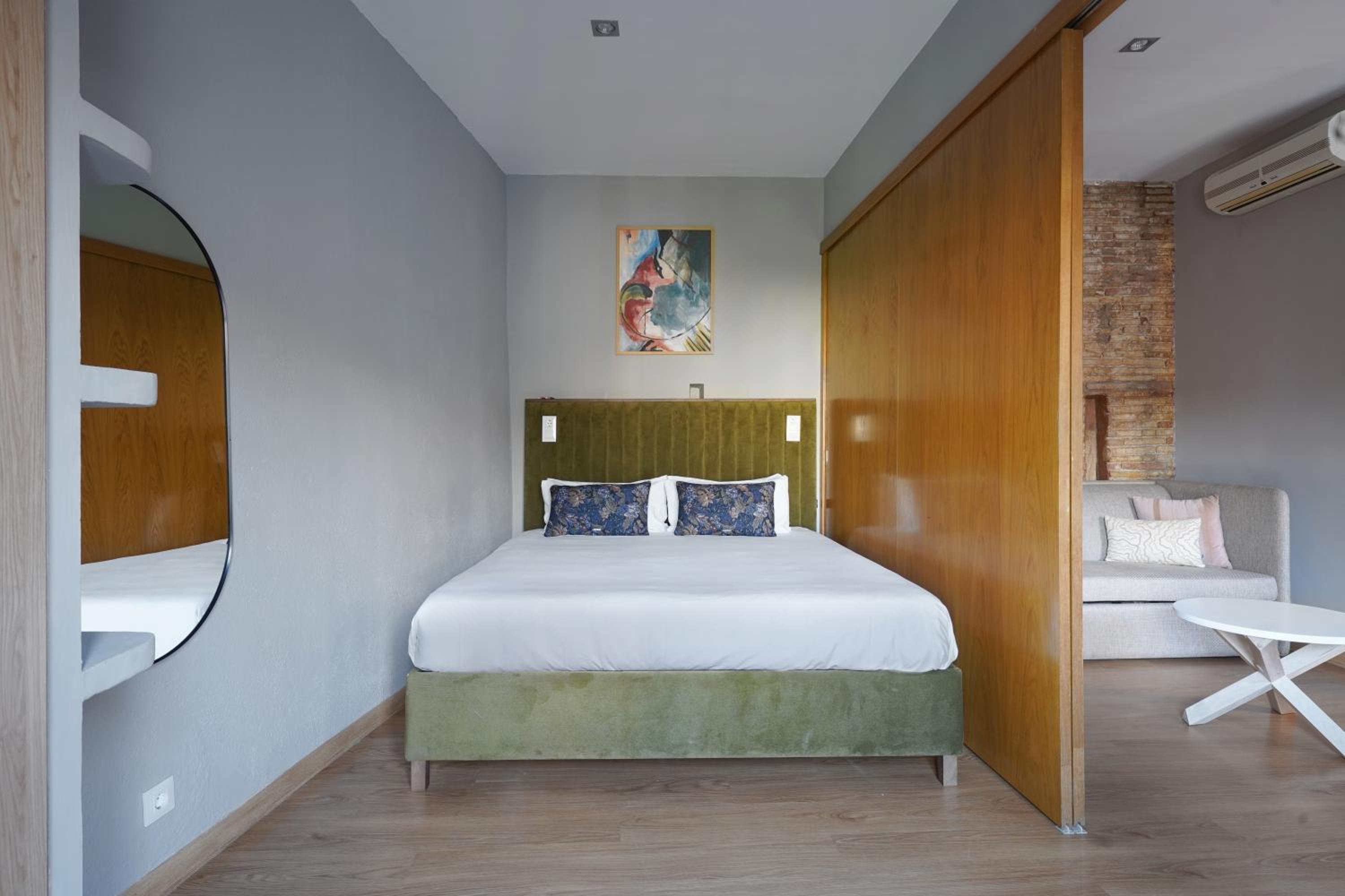 1 Bedroom Apartment with Sofa Bed photo 2