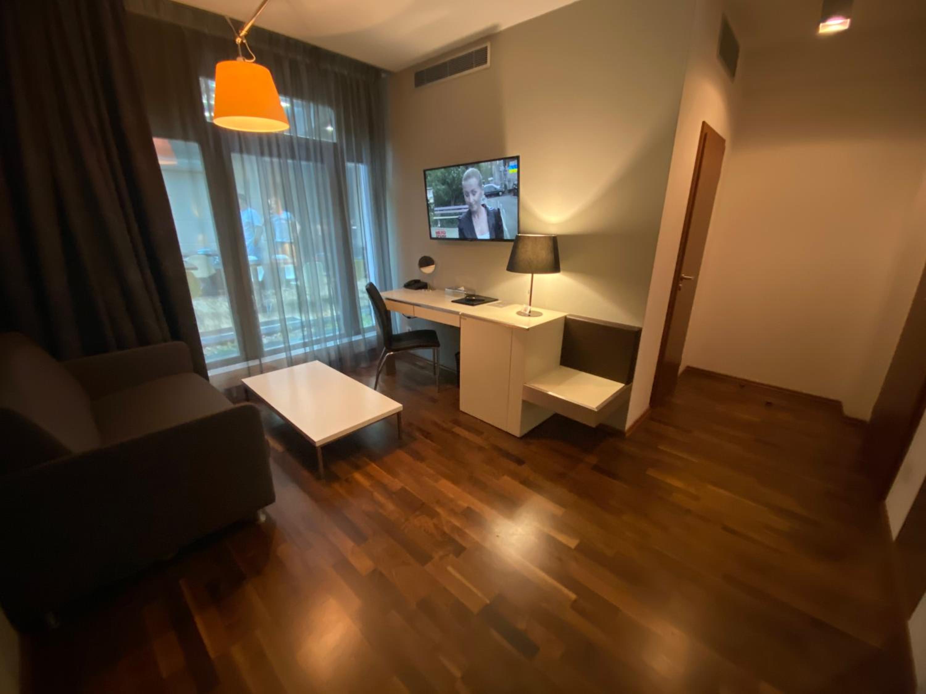 Suite thumbnail 6