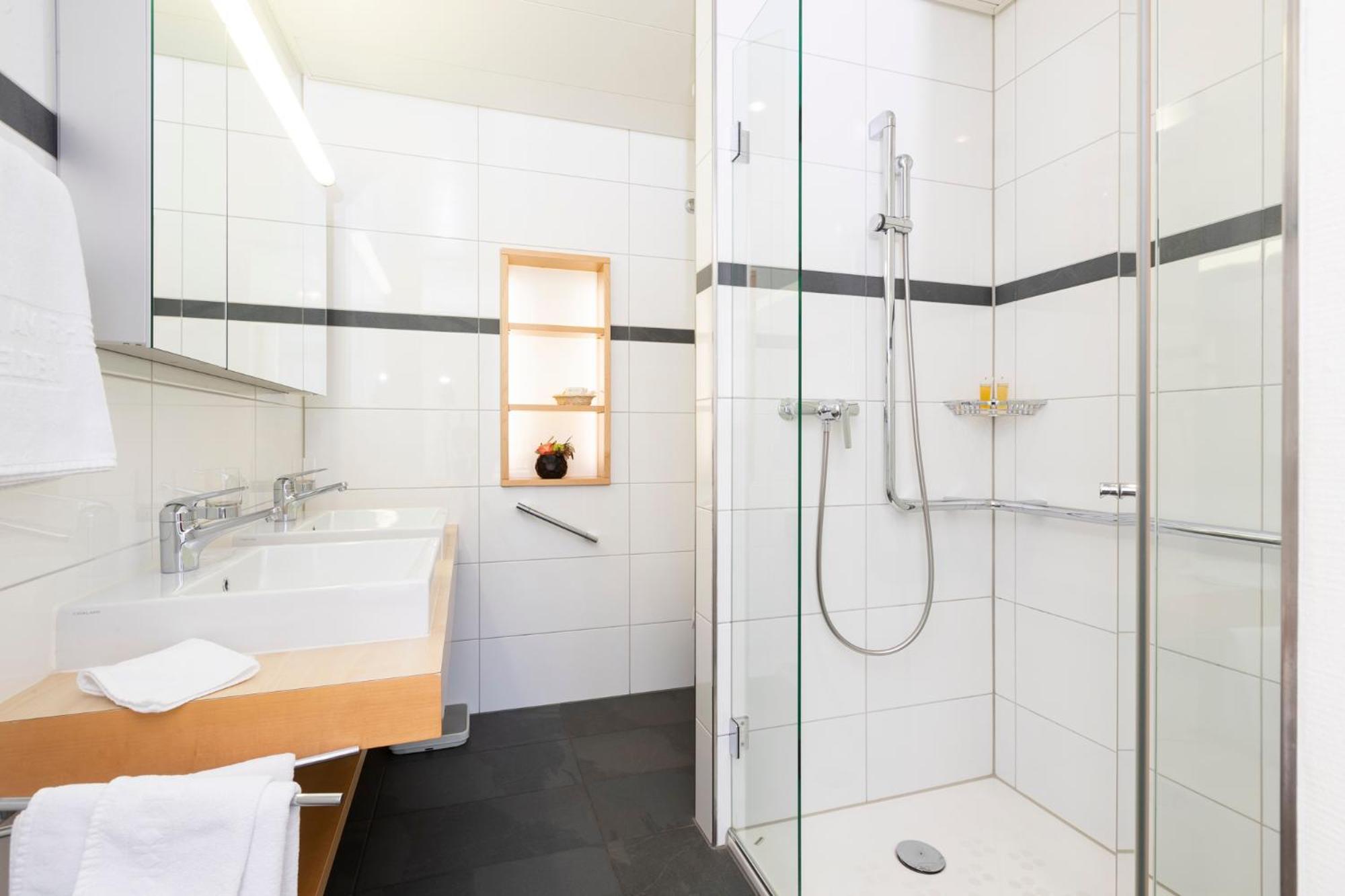 Deluxe Double Room with Balcony photo 3