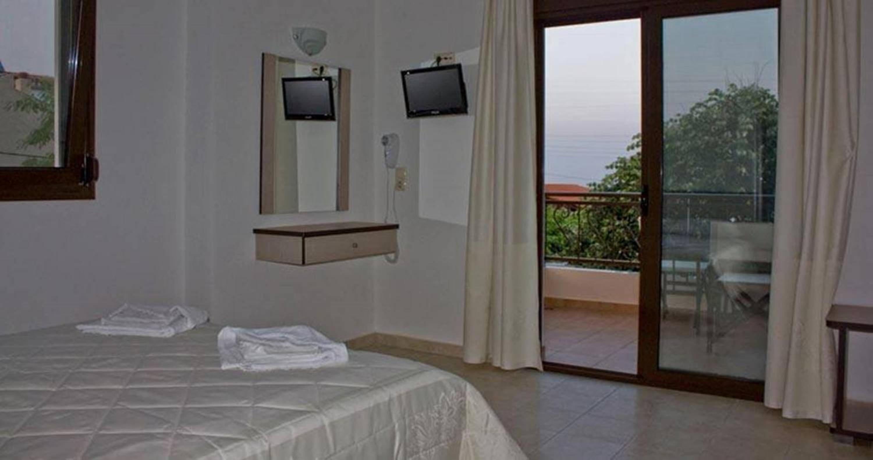 Large Studio with Sea View (2 Adults + 2 Children) - Photo 2