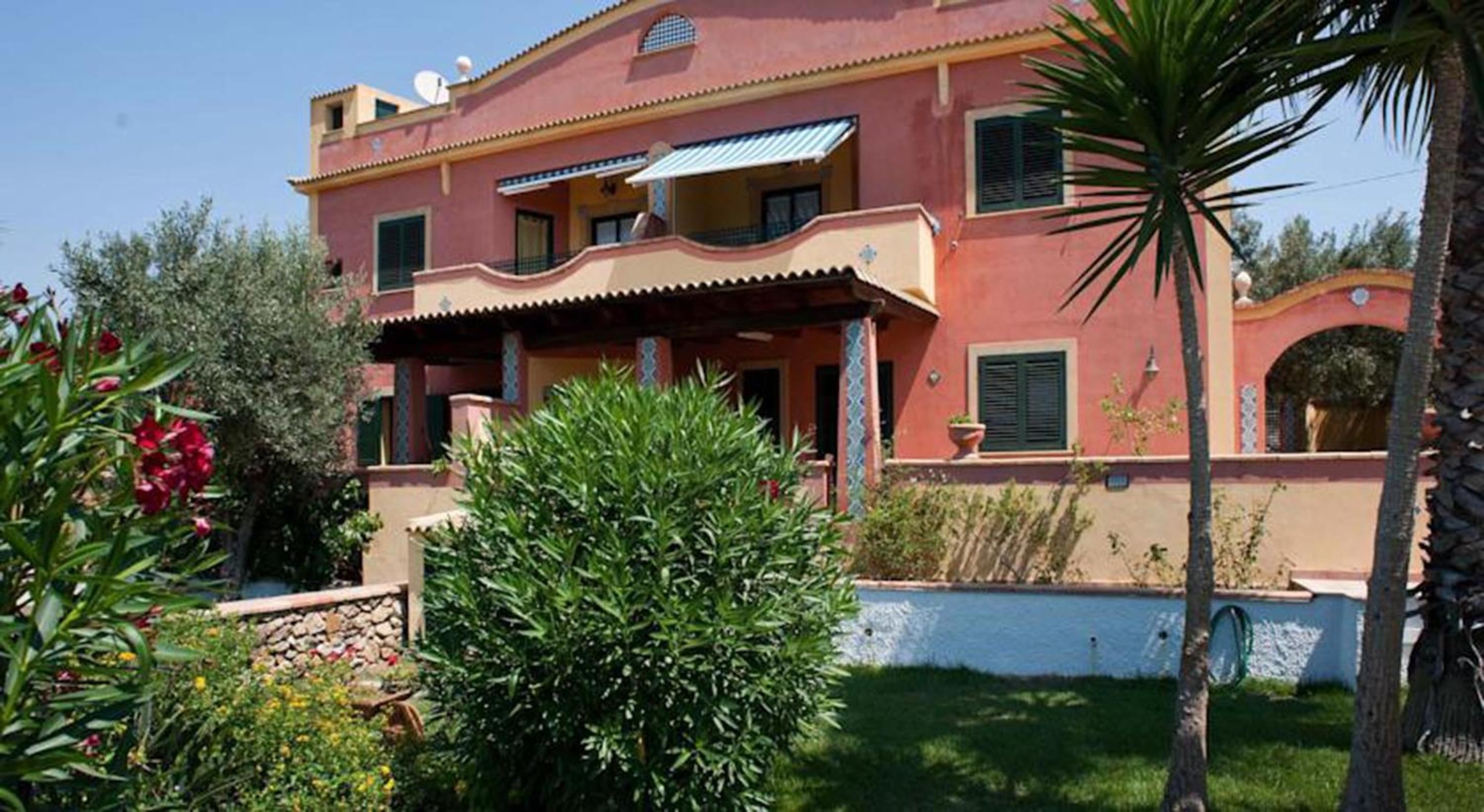 Small Two-Bedroom Apartment with Sea View photo 2