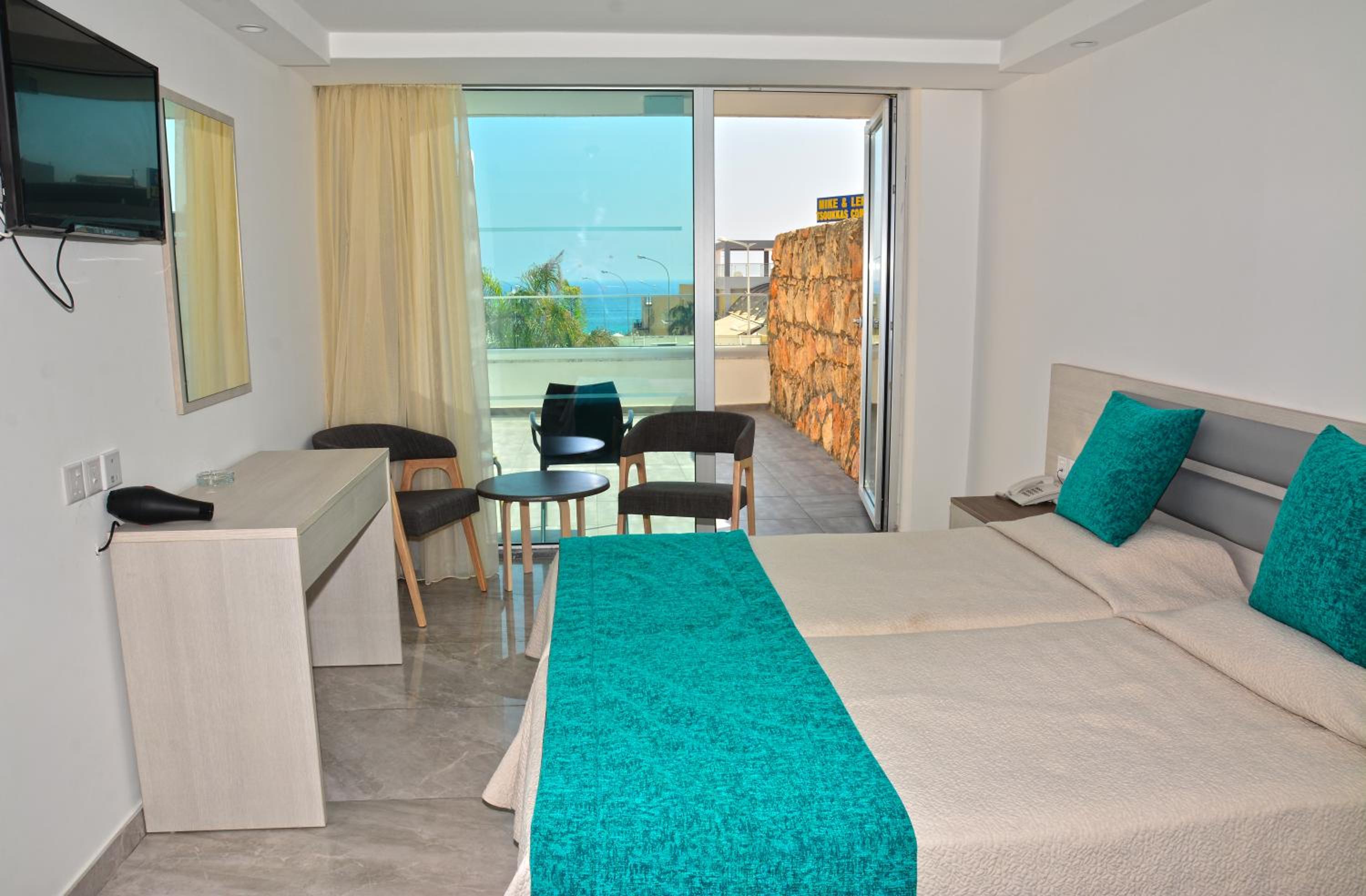 Standard Twin Room photo 2