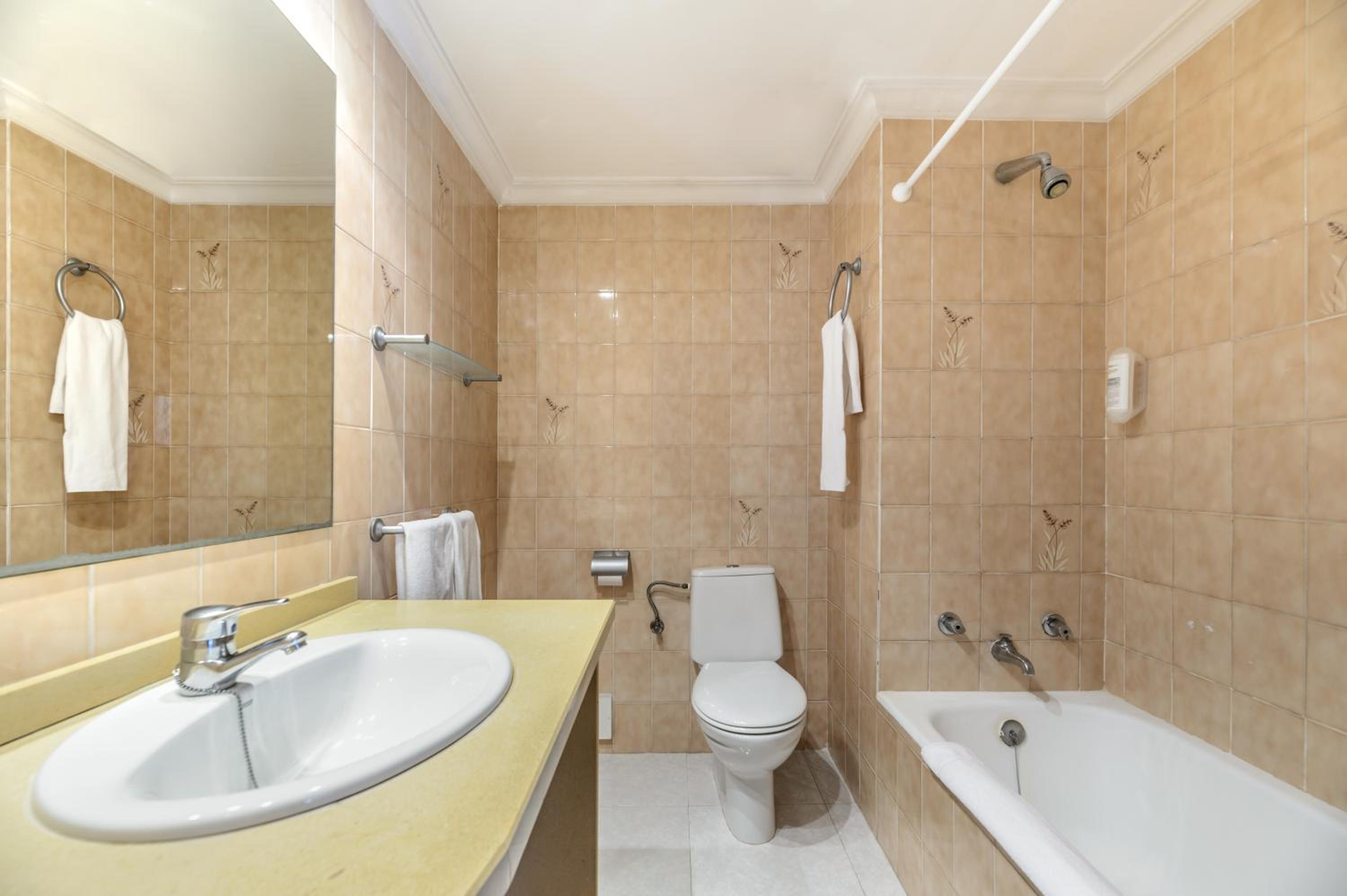 Twin Room - Photo 5