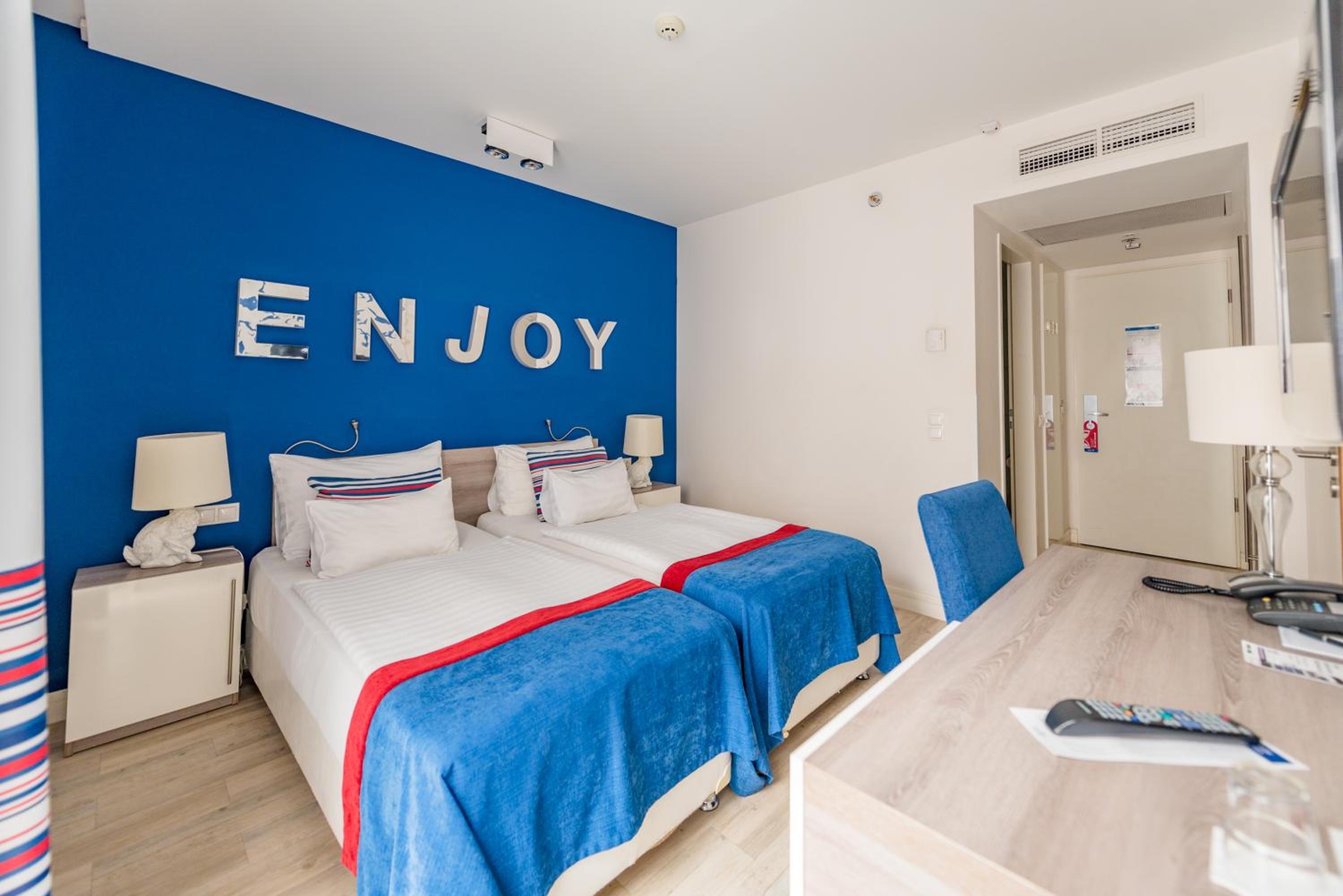 Standard Double or Twin Room thumbnail 5