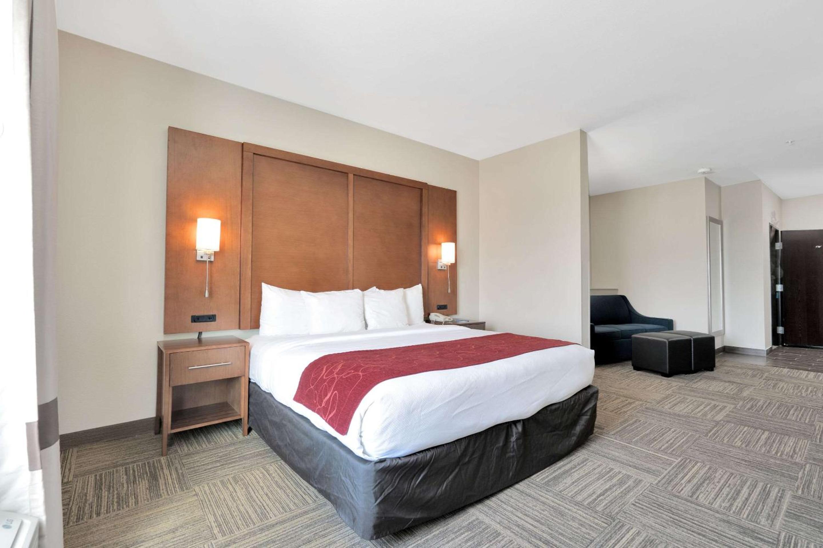 King Suite - Disability Access/Non-Smoking - Photo 1