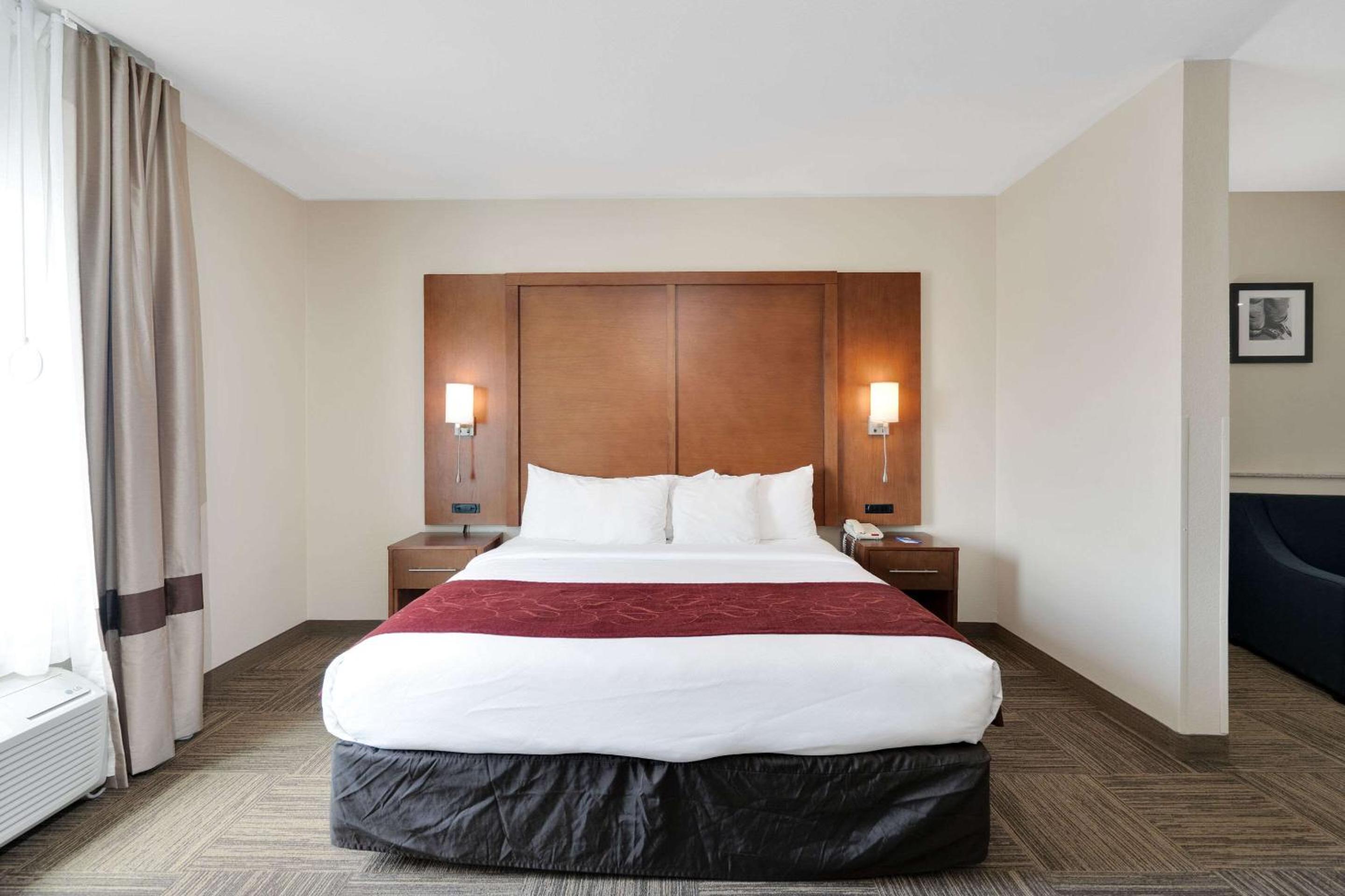 King Suite - Disability Access/Non-Smoking - Photo 4