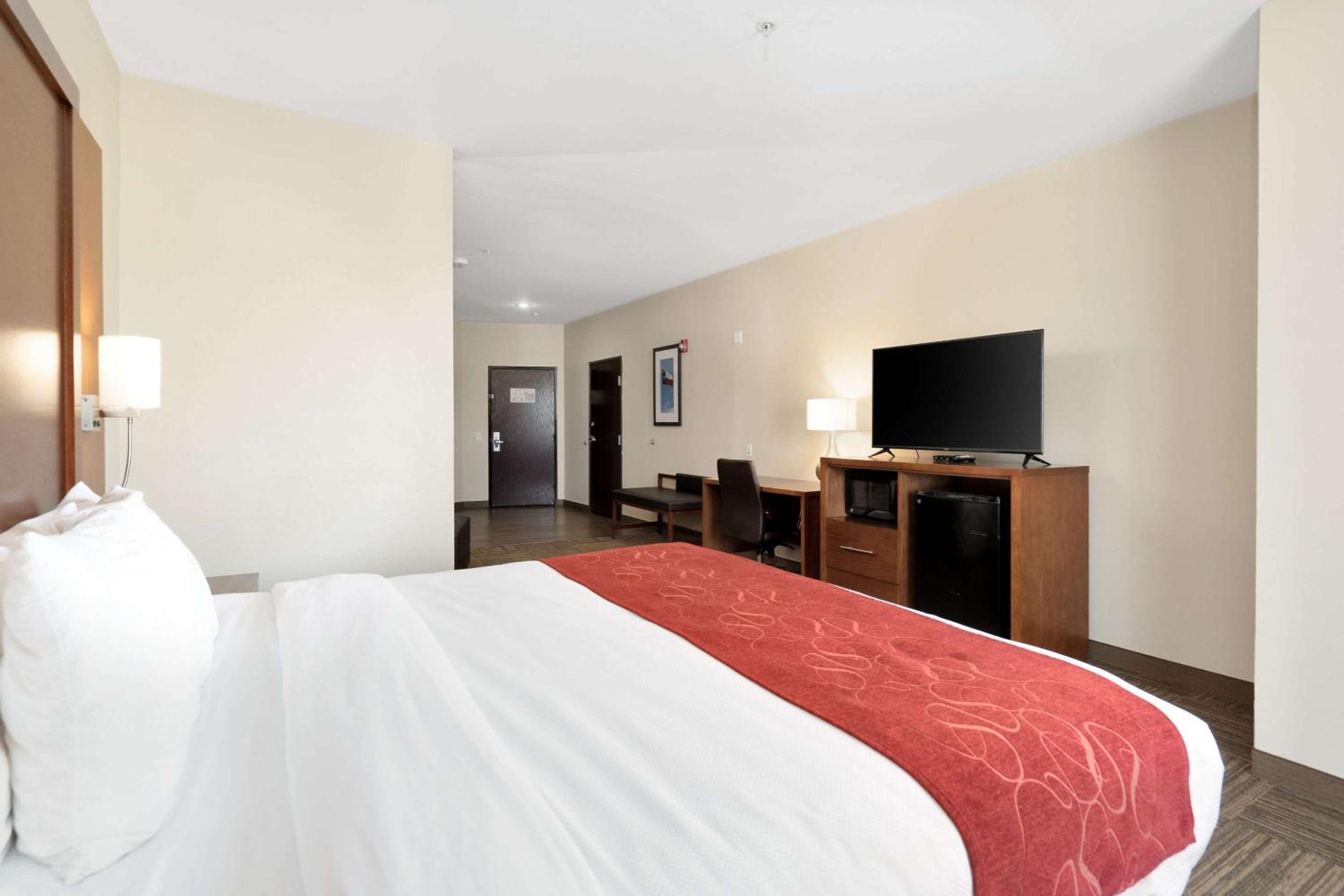 King Suite - Accessible/Non-Smoking photo 1