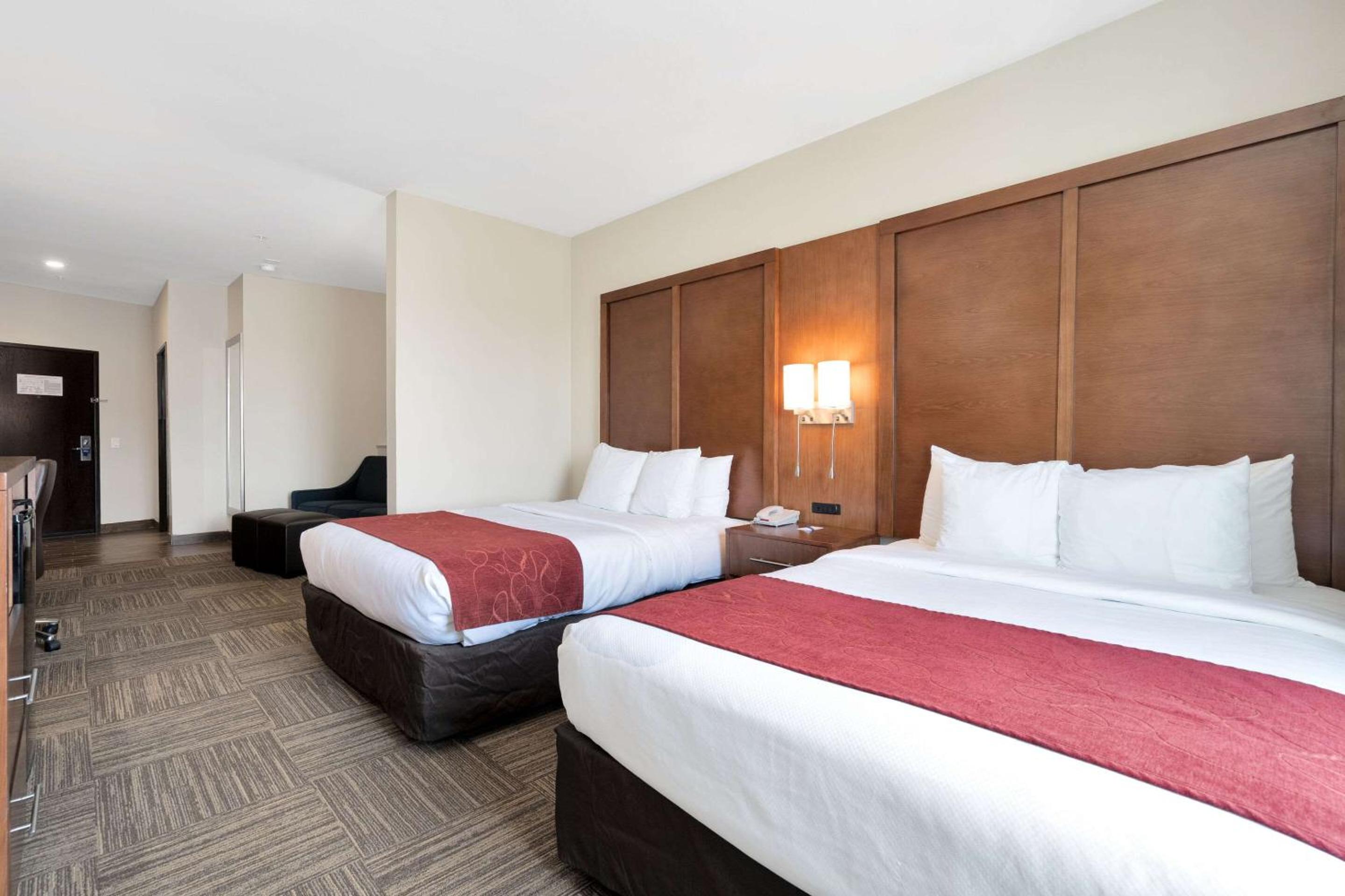 Queen Suite with Two Queen Beds - Non-Smoking - Photo 1