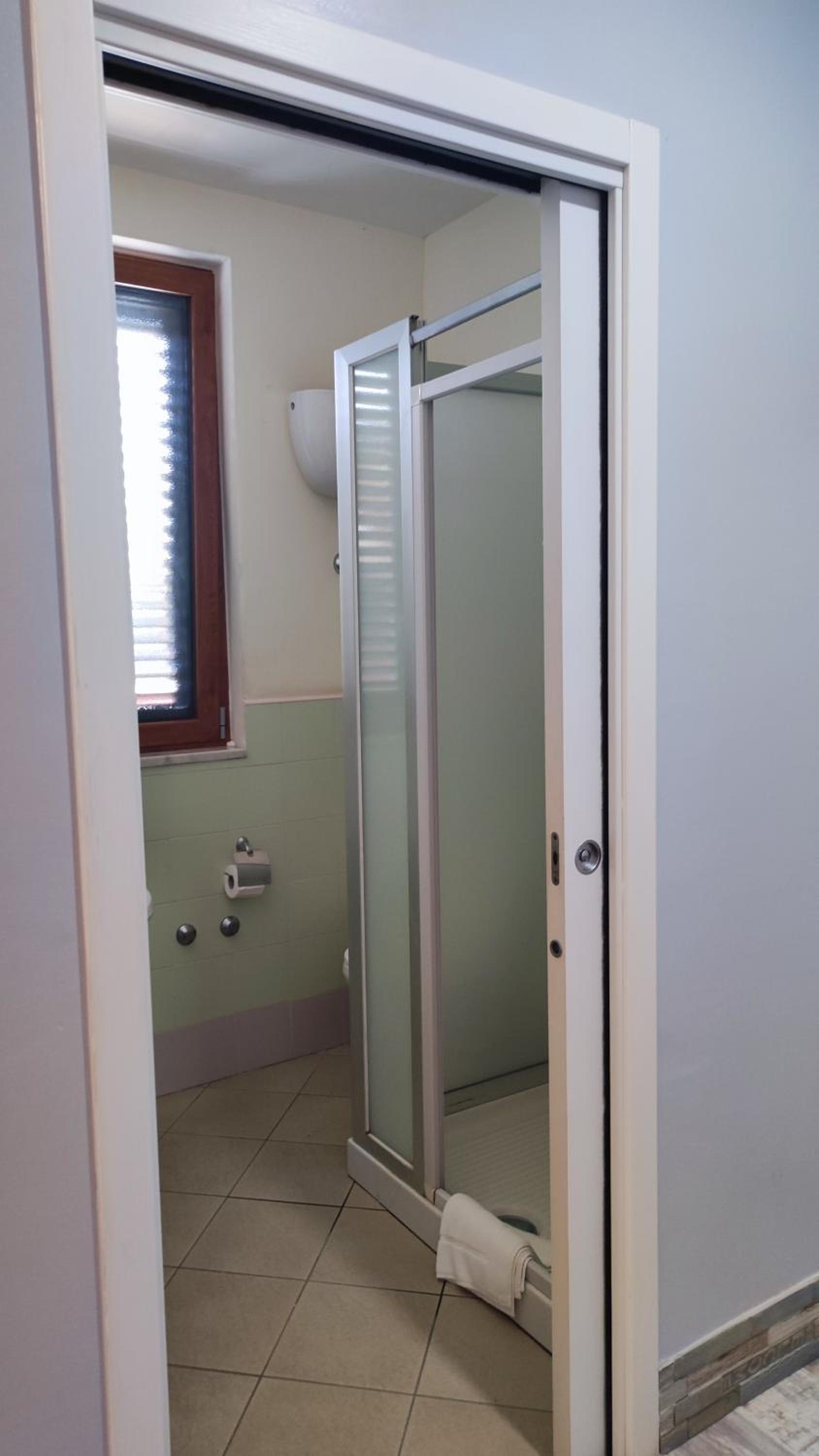 Family Room with Private Bathroom - Photo 4
