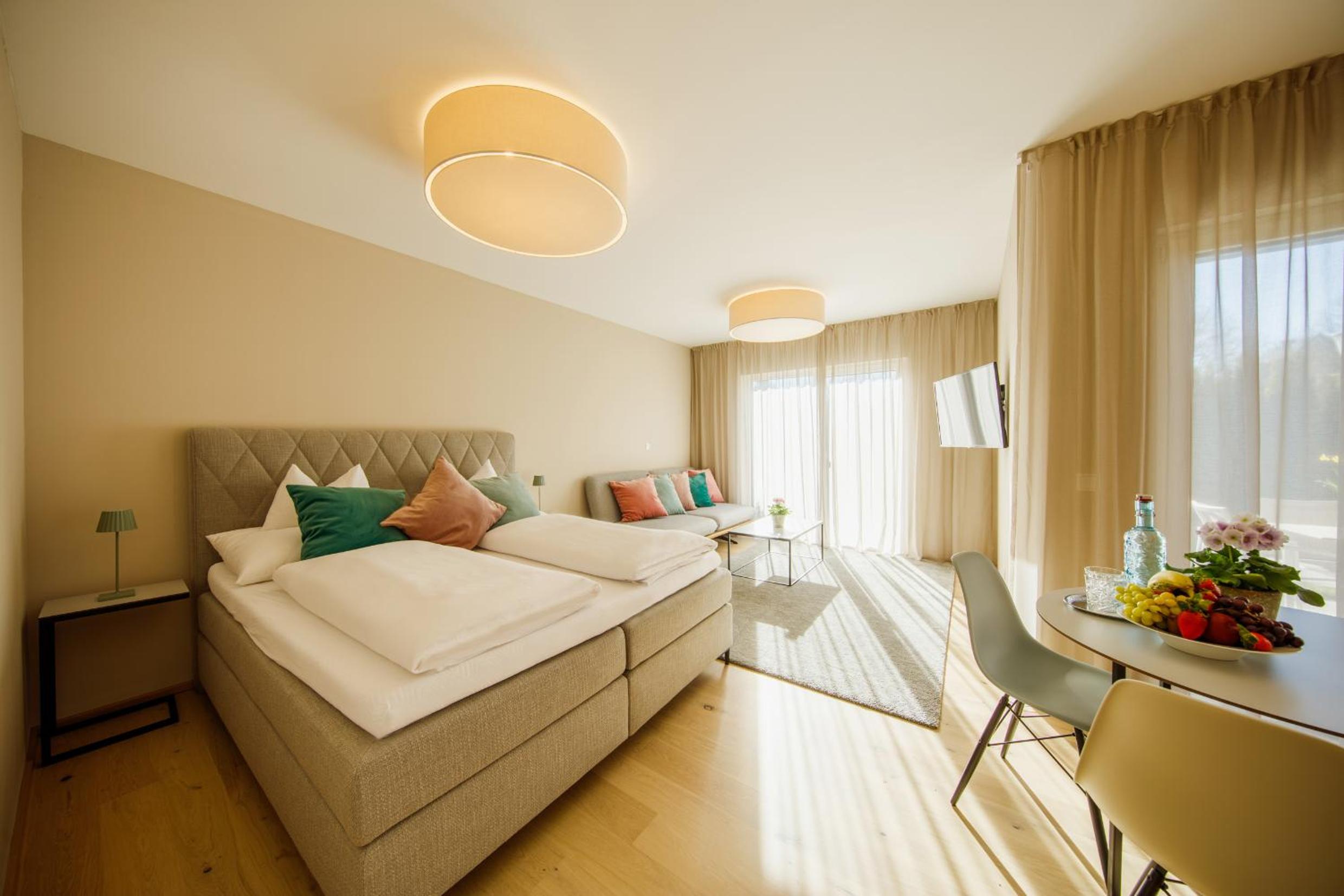 One-Bedroom Apartment with Balcony or Terrace - Photo 4