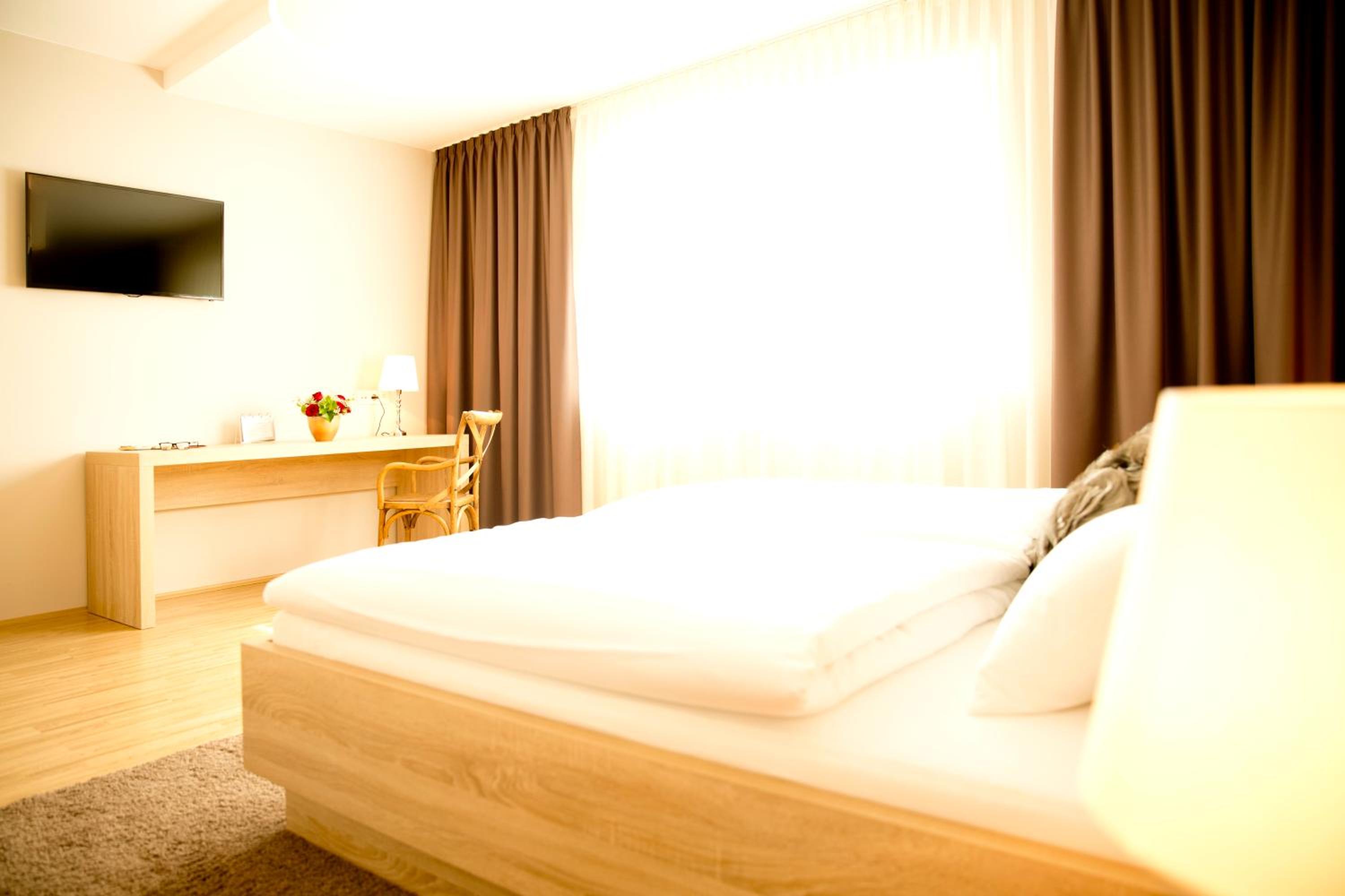 Double Room - Photo 16