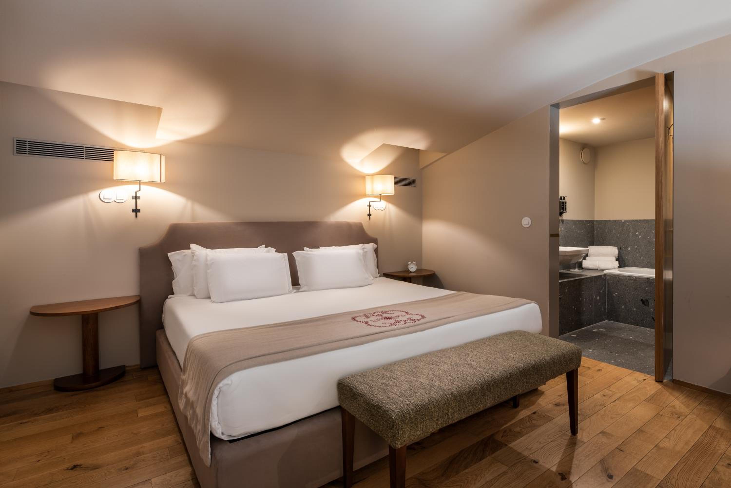 Suite with SPA  Access photo 3