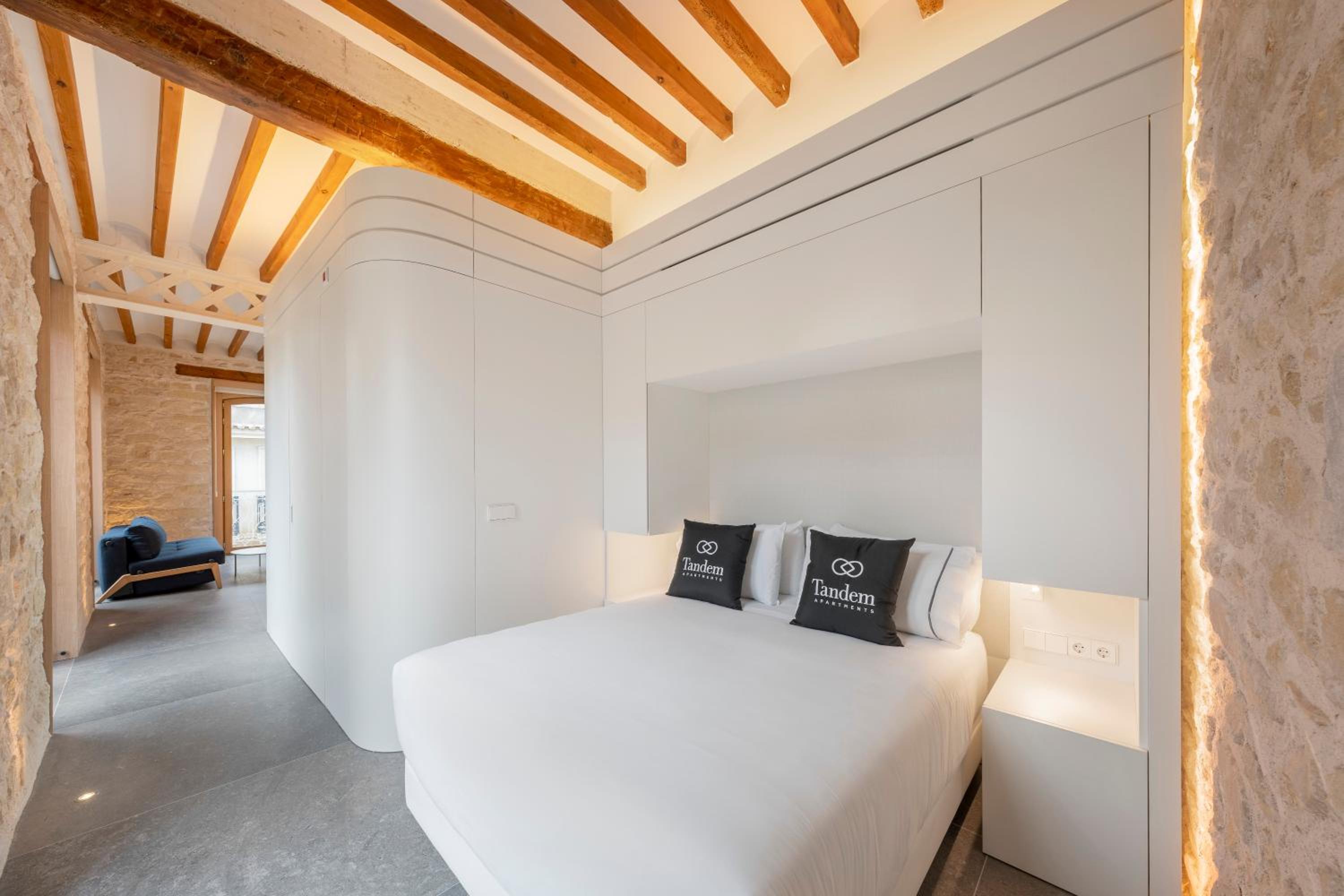 Suite - Photo 14