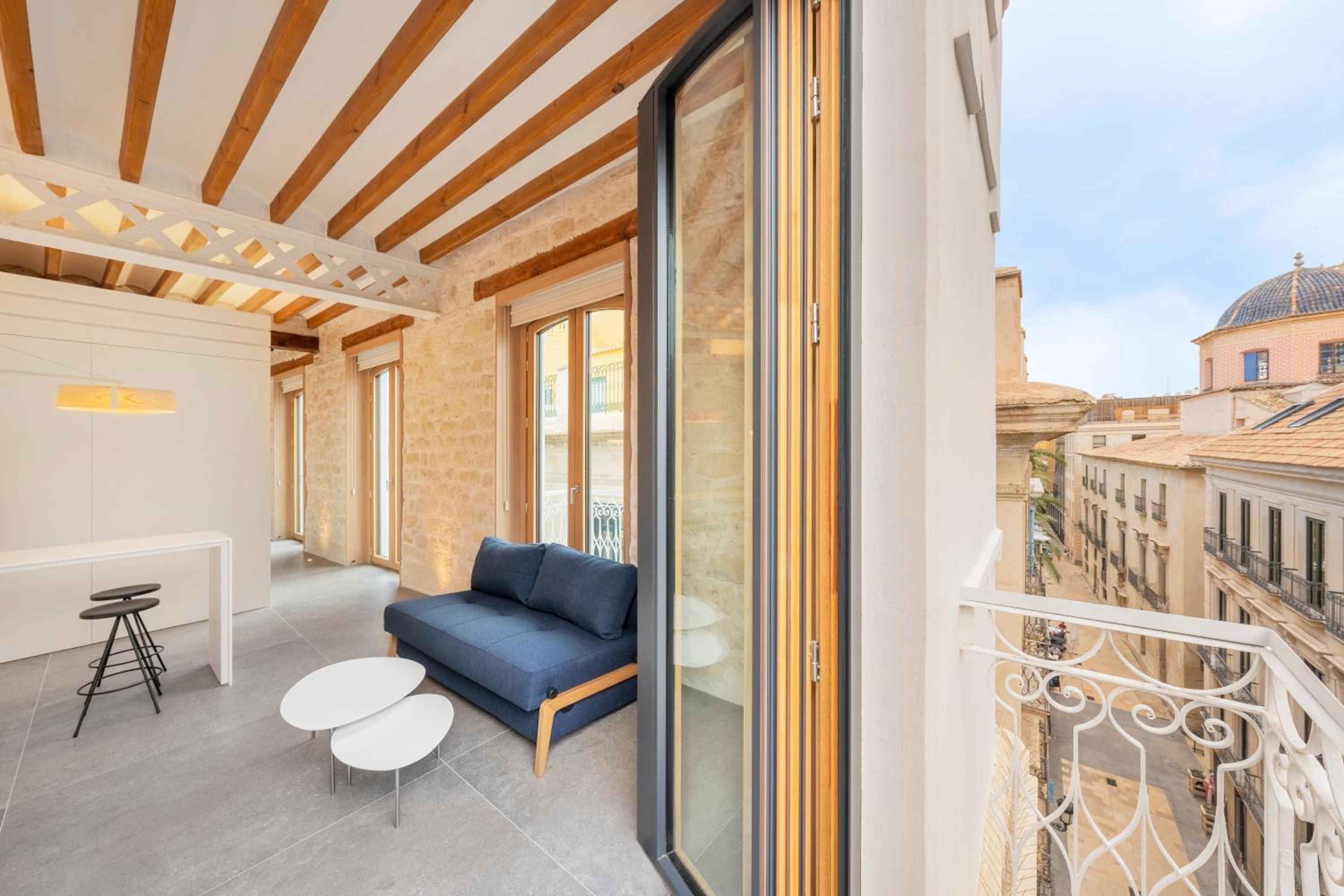 Suite - Photo 17