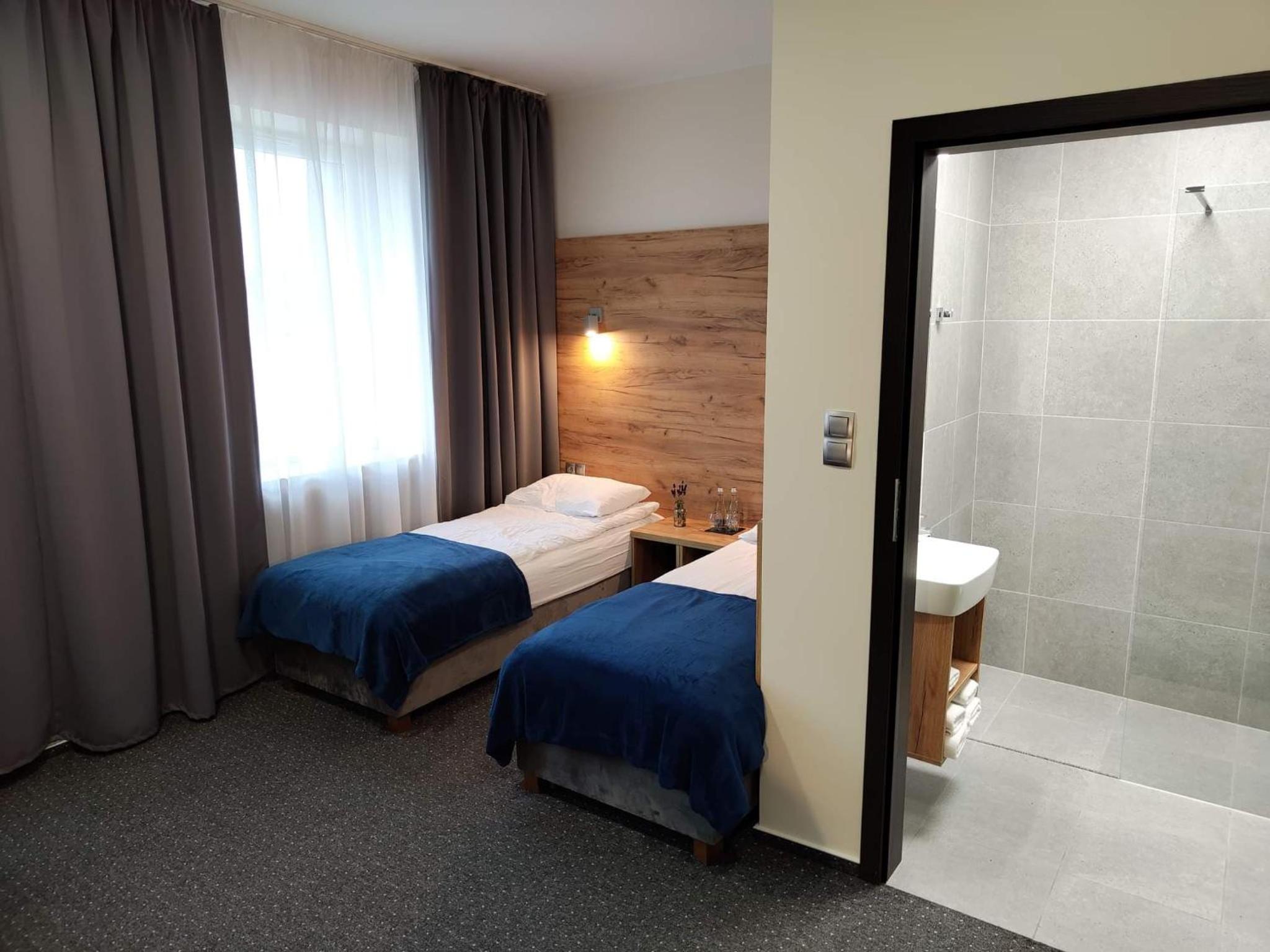 Double Room with Private Bathroom - Photo 21