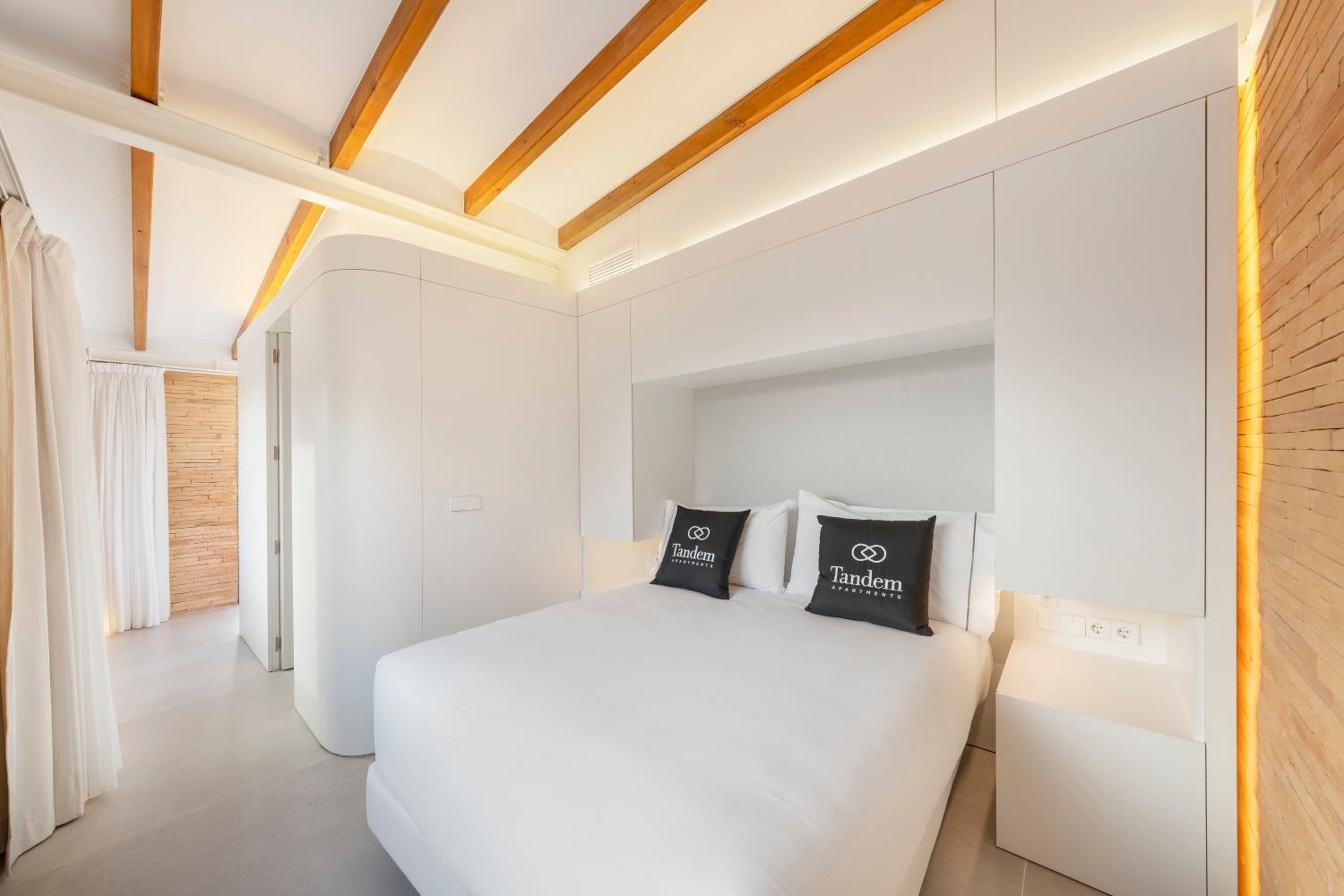Suite - Photo 11