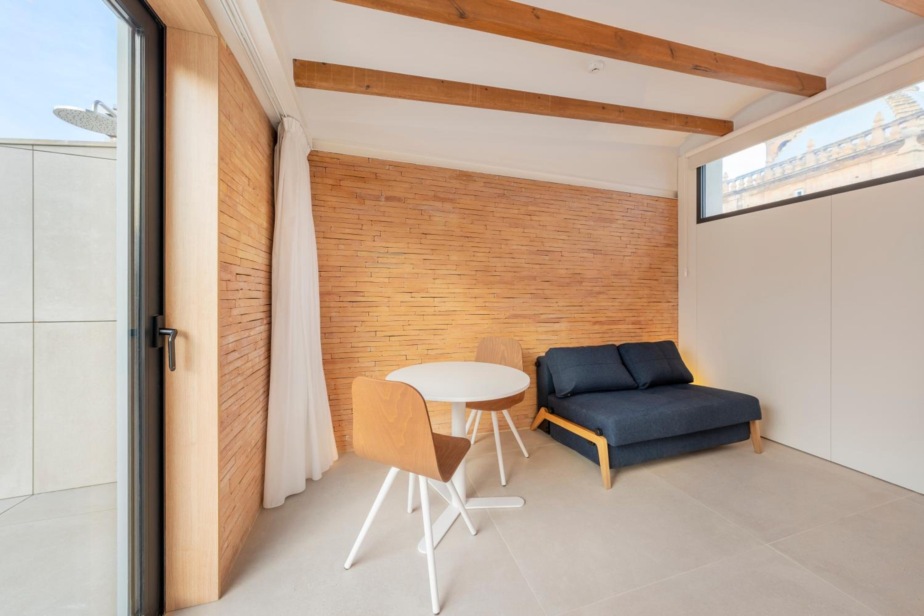 Suite - Photo 13